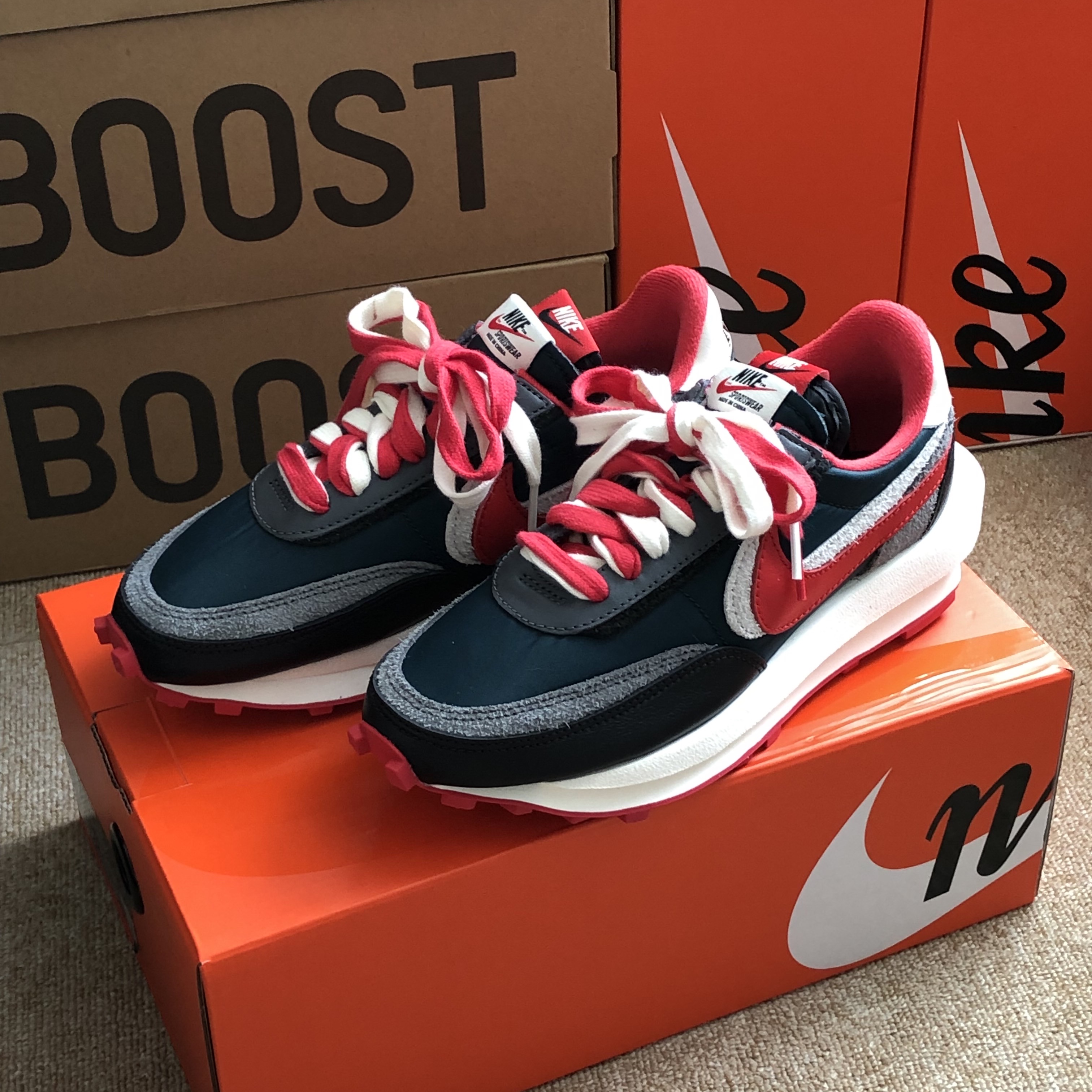 Nike x Sacai x Undercover LDWaffle Midnight Spruce University Red 착용 스타일