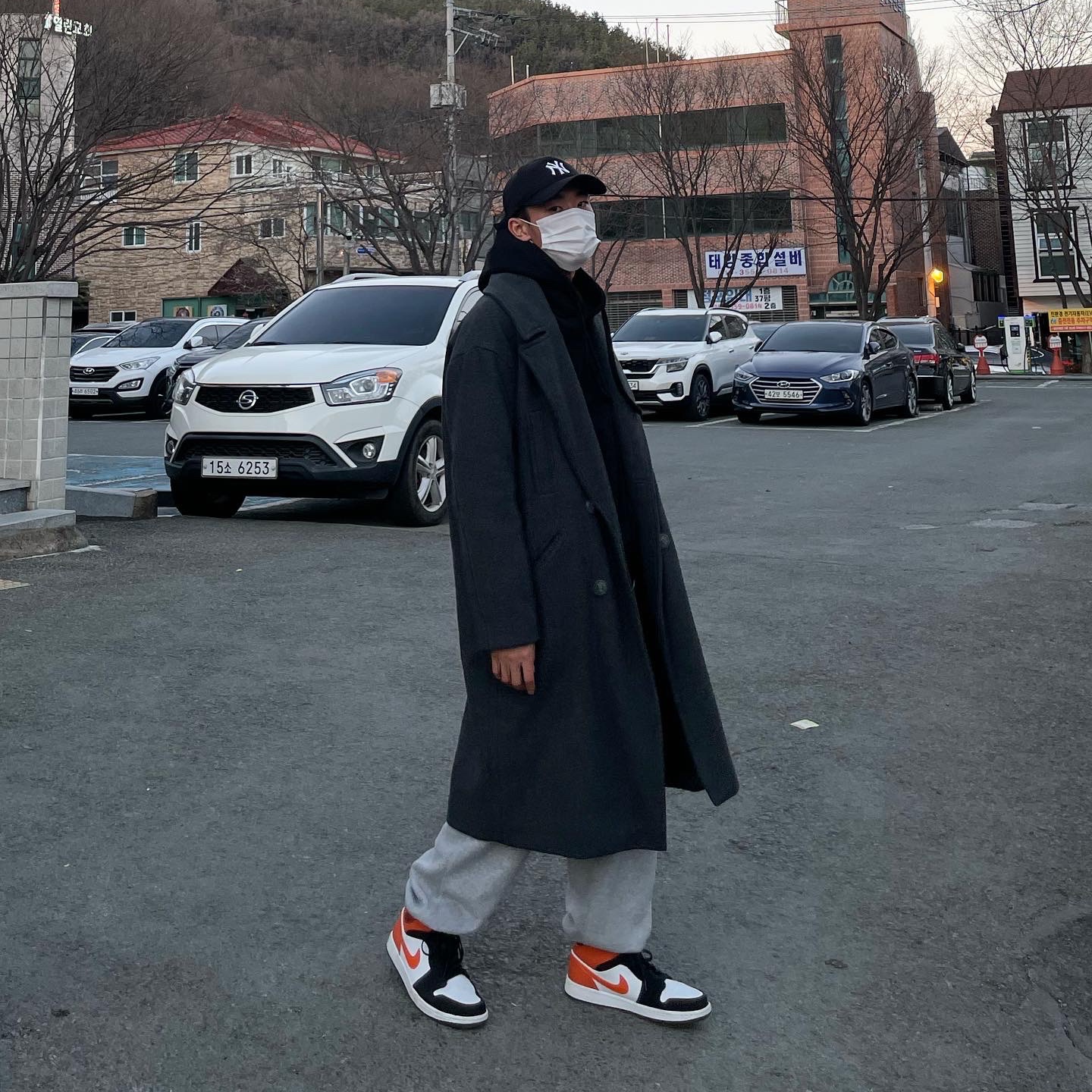 Jordan 1 Mid Shattered Backboard 착용 스타일 - 3