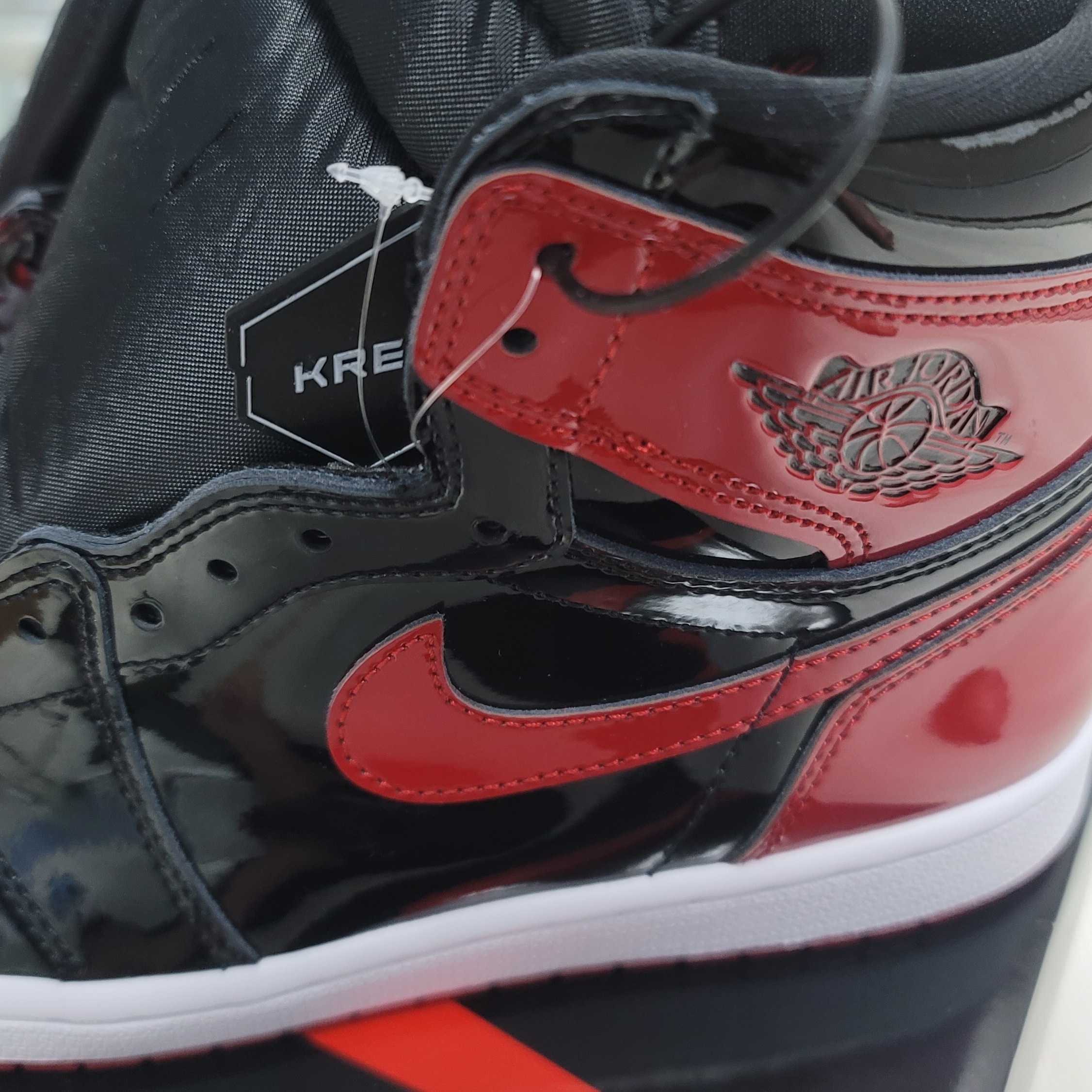 Jordan 1 Retro High OG Patent Bred 착용 스타일 - 3
