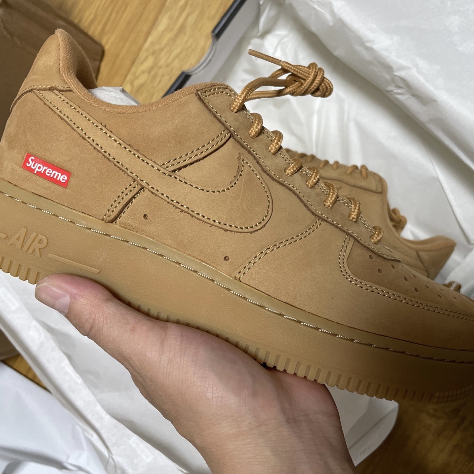 Nike x Supreme Air Force 1 Low Flax, (W) Nike Dunk Low Next Nature Sail 착용 스타일 - 1