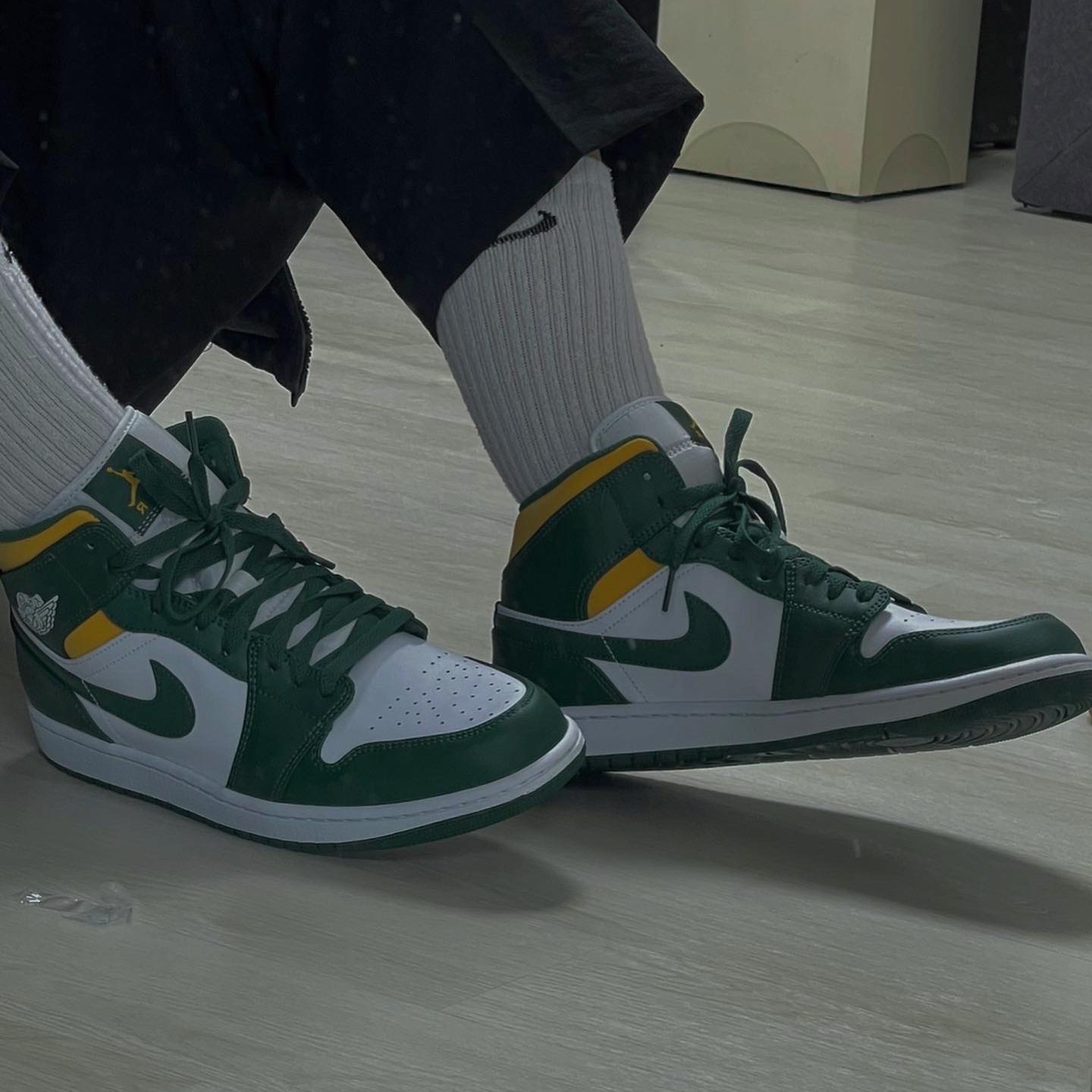 Jordan 1 Mid Sonics 2021 착용 스타일 - 1