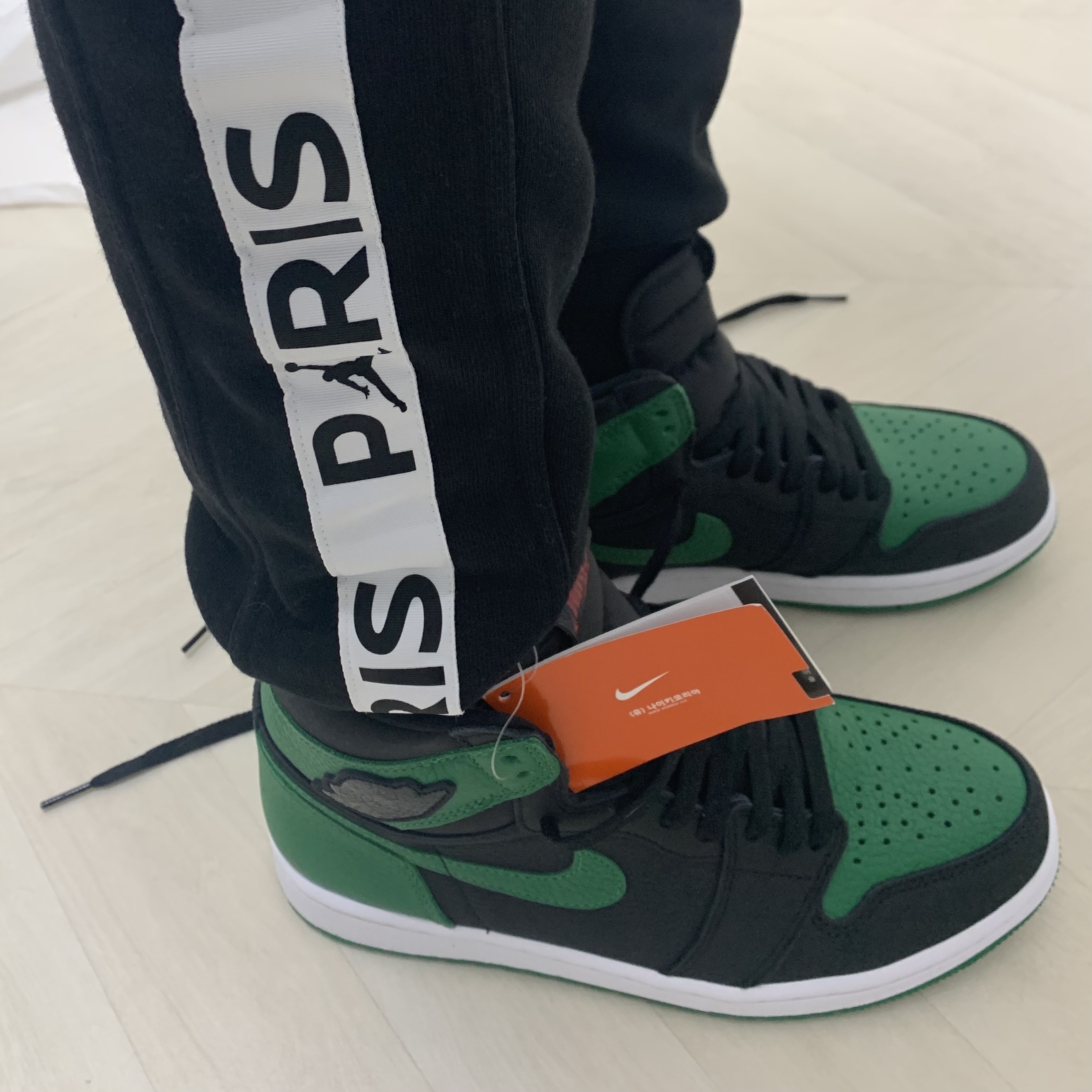 Jordan 1 Retro High OG Pine Green Black 착용 스타일 - 1