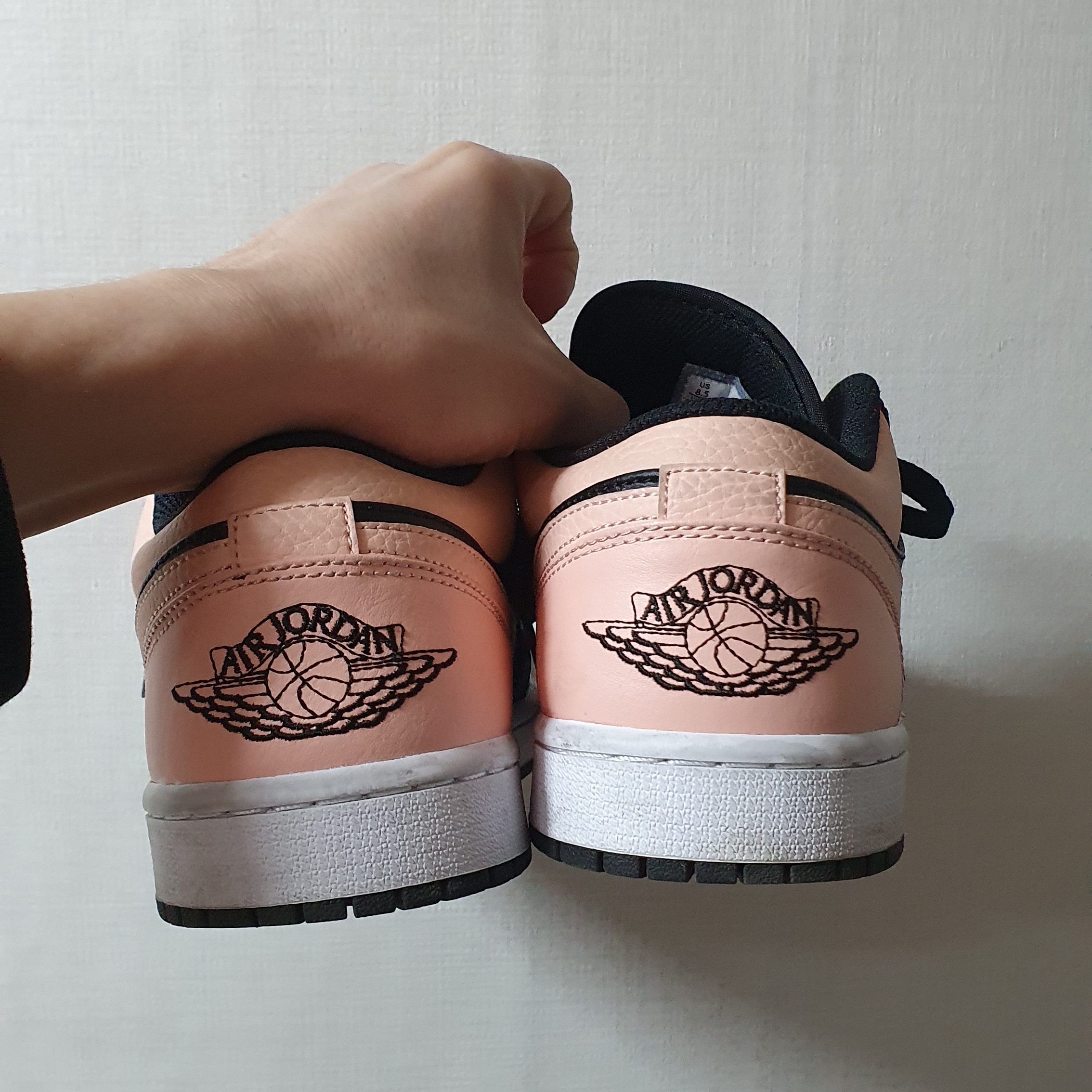Jordan 1 Low Crimson Tint 착용 스타일 - 3