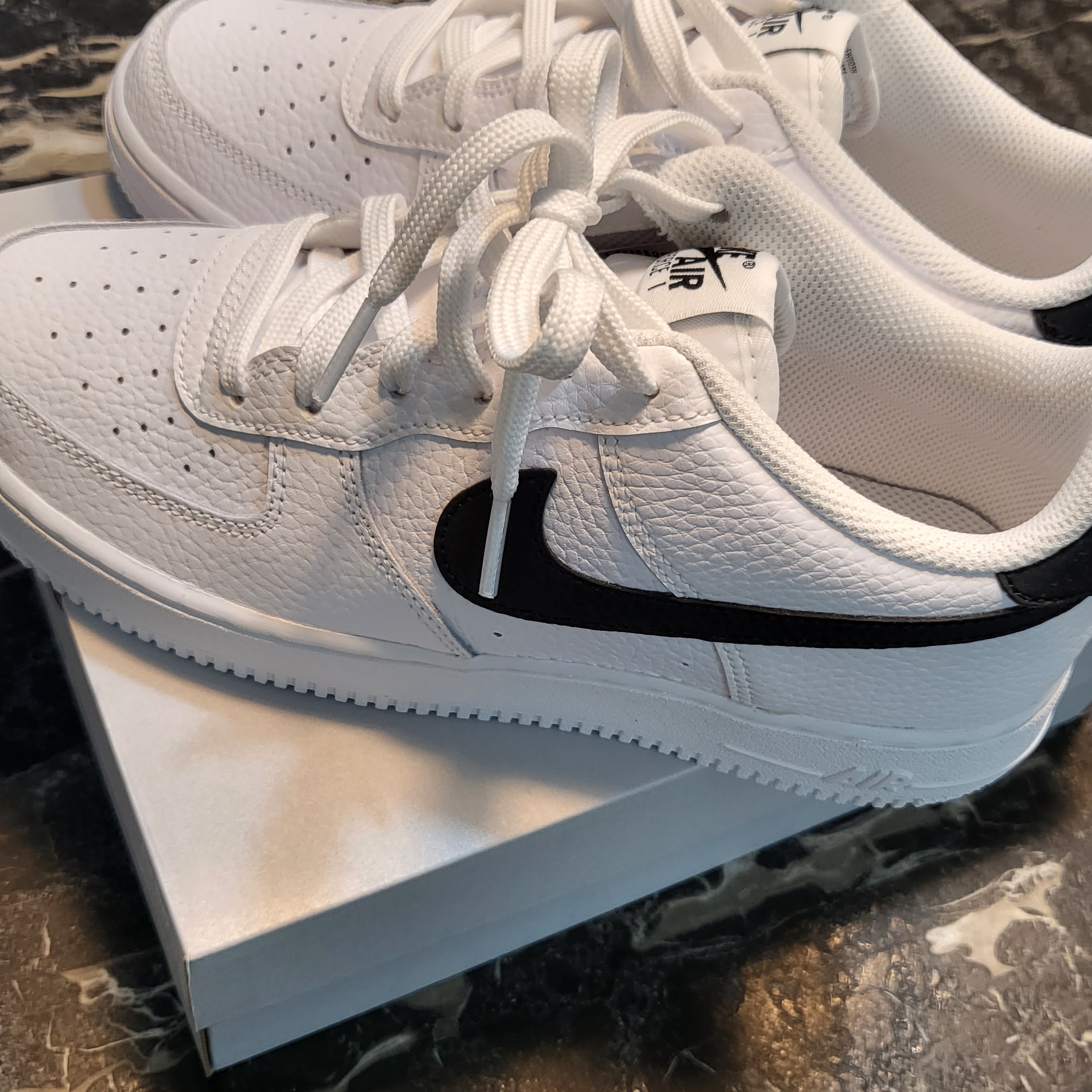 (GS) Nike Air Force 1 White Black 착용 스타일 - 2