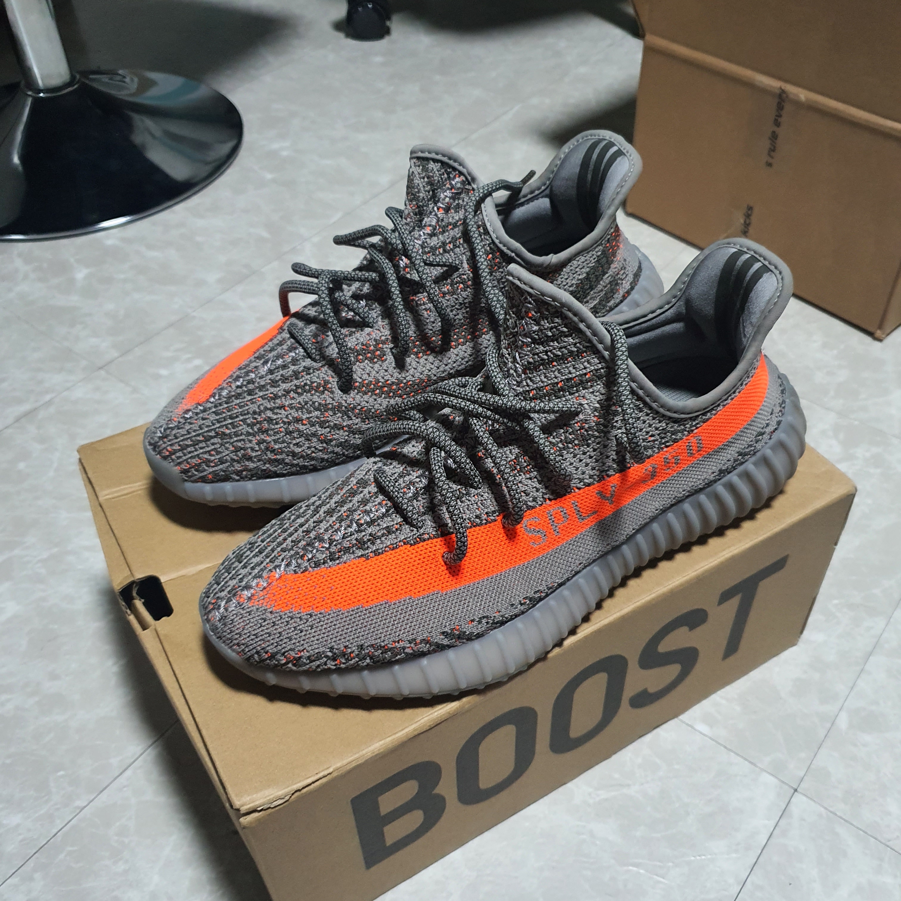 Adidas Yeezy Boost 350 V2 Beluga - Reflective 착용 스타일 - 1