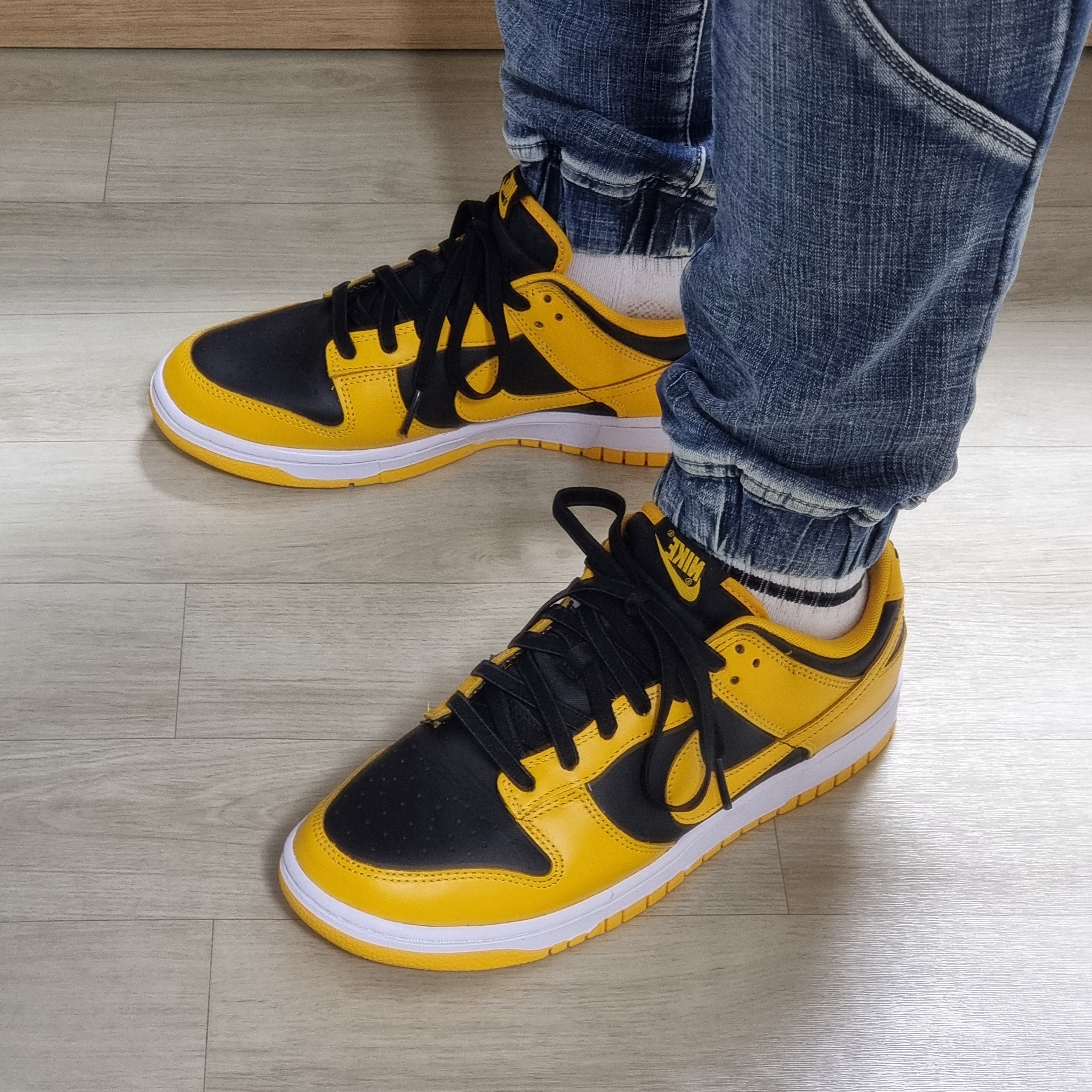 Nike Dunk Low Retro Championship Goldenrod 착용 스타일