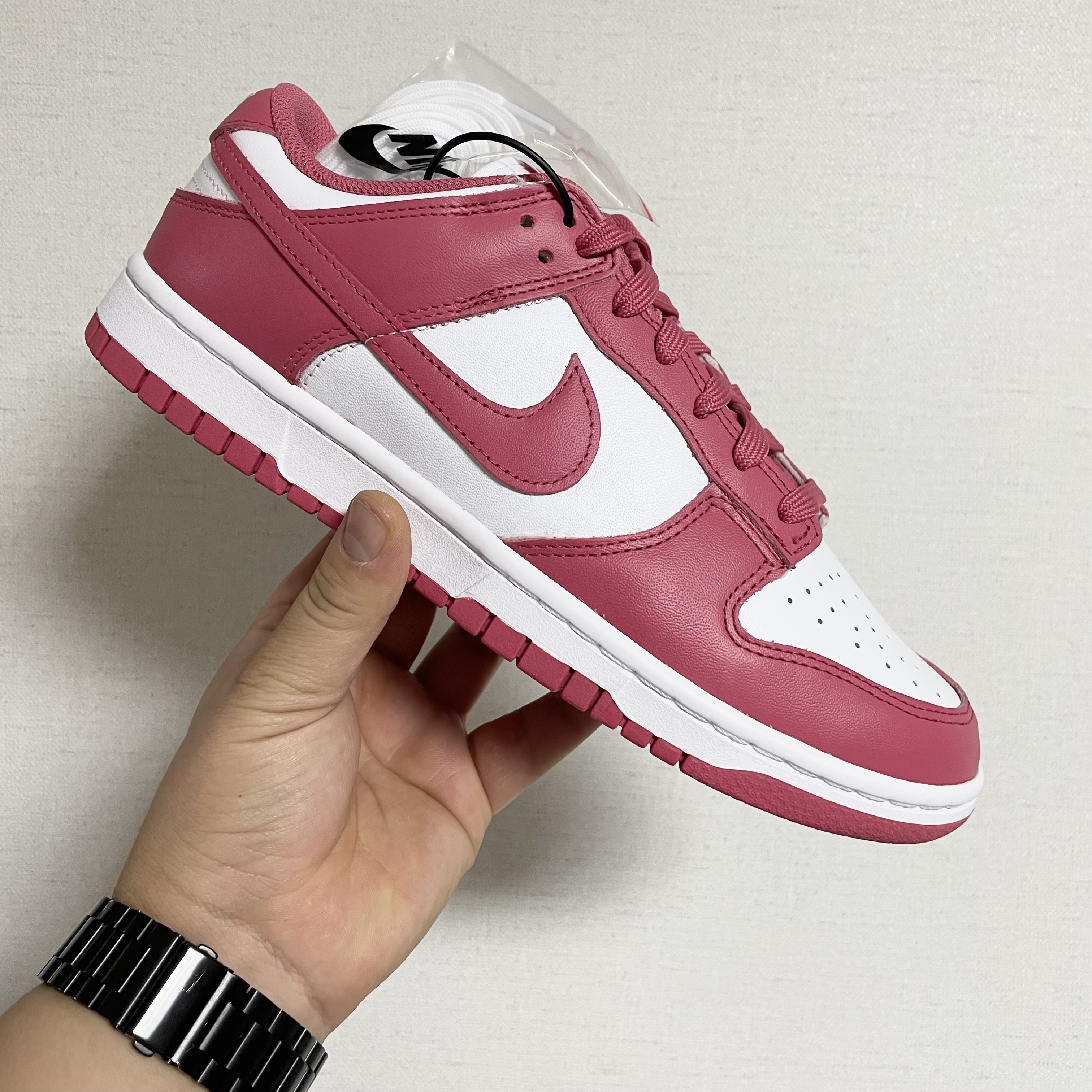(W) Nike Dunk Low Archeo Pink 착용 스타일