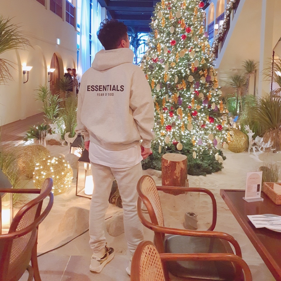 Essentials Pull-Over Hoodie Oatmeal - 21SS, Essentials Sweatpants Oatmeal - 21SS 착용 스타일