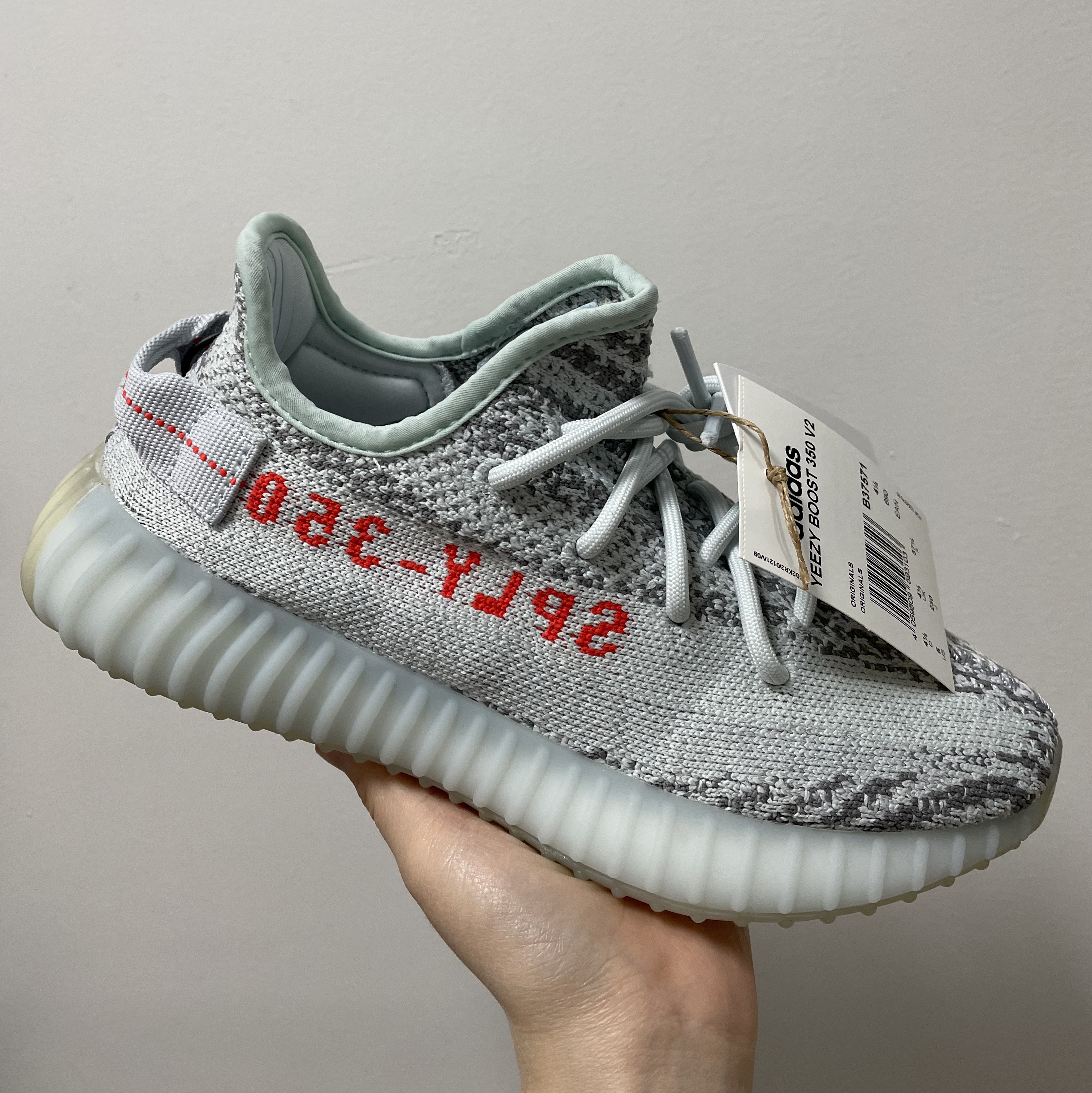 Adidas Yeezy Boost 350 V2 Blue Tint 2017 착용 스타일 - 1