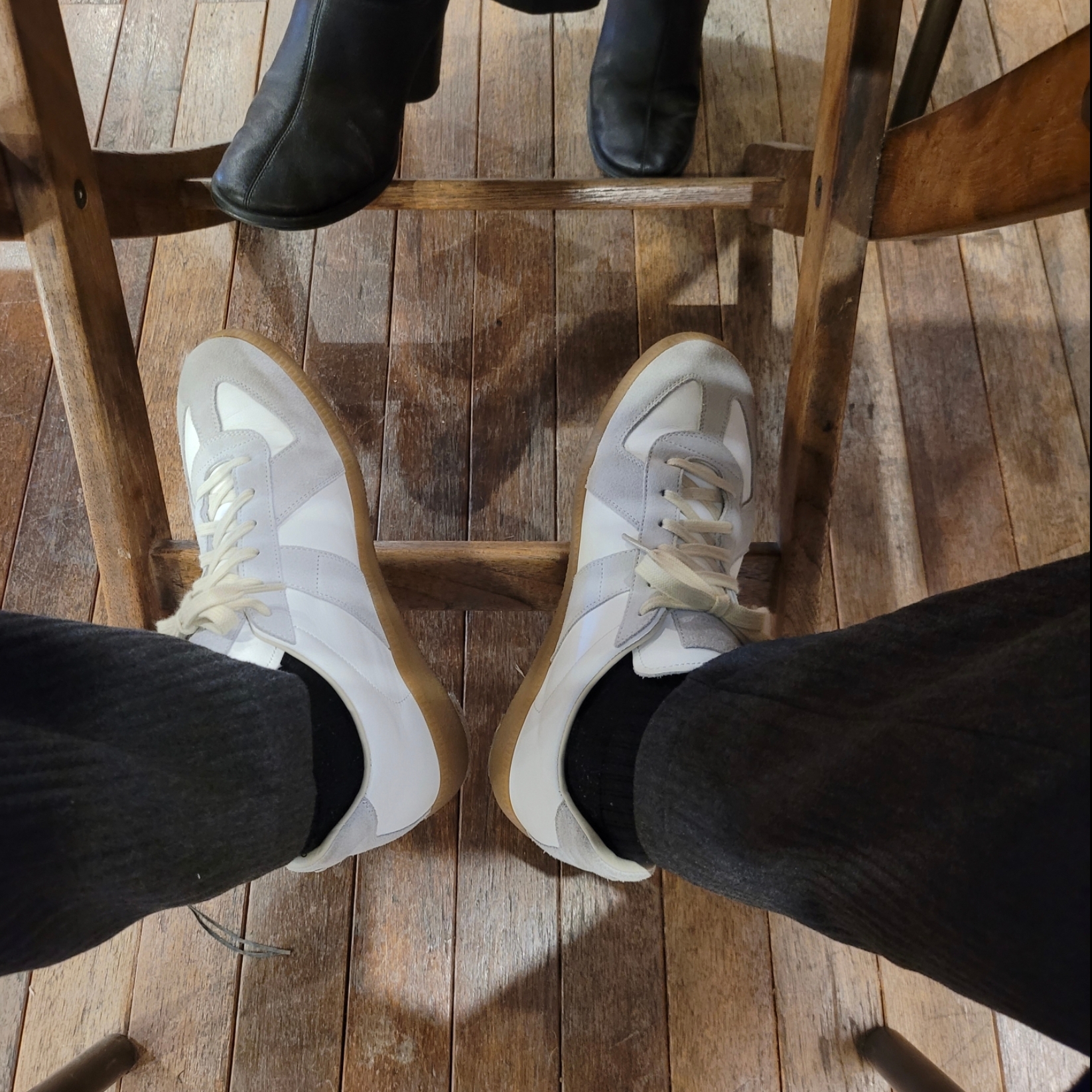 Maison Margiela Calfskin Replica Sneakers 착용 스타일