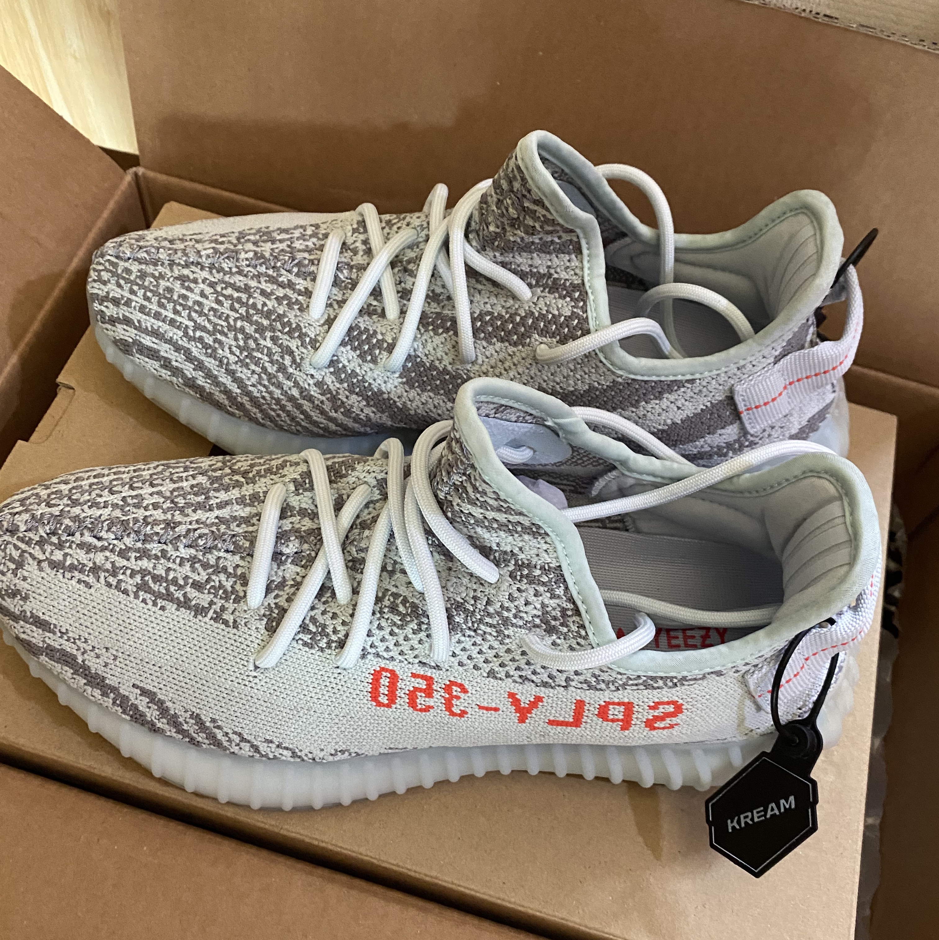 Adidas Yeezy Boost 350 V2 Blue Tint 2017 착용 스타일