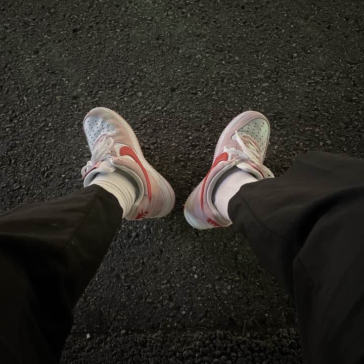 Nike Air Force 1 '07 QS Valentine's Day 착용 스타일 - 3