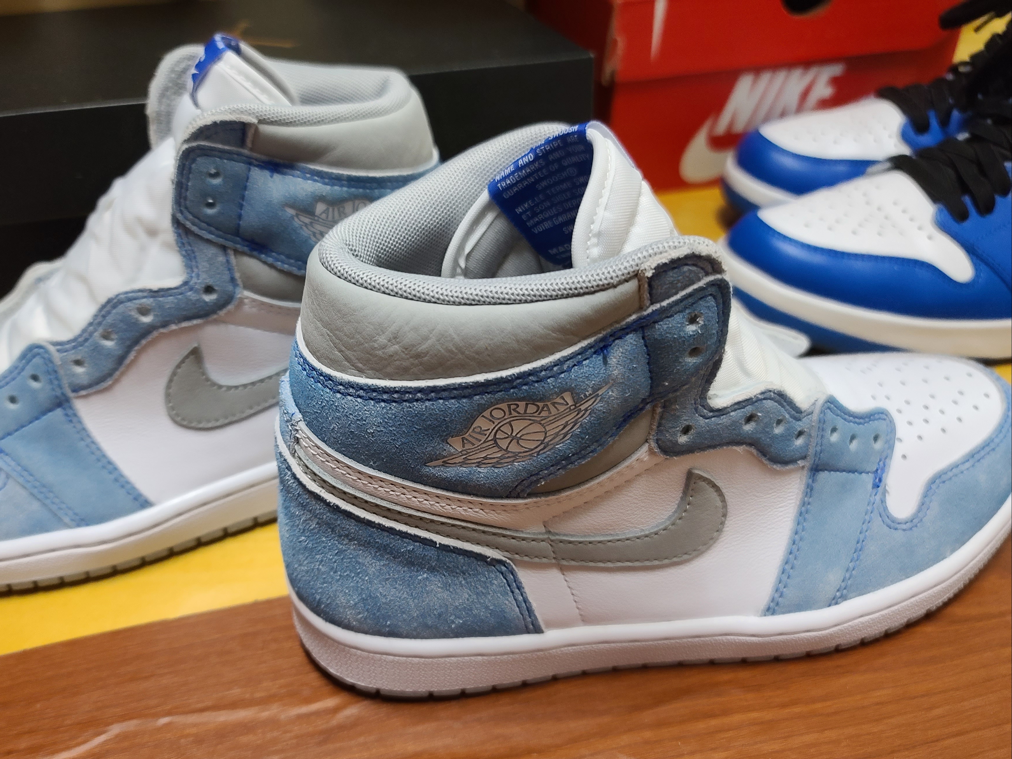 Jordan 1 Retro High OG Hyper Royal 착용 스타일