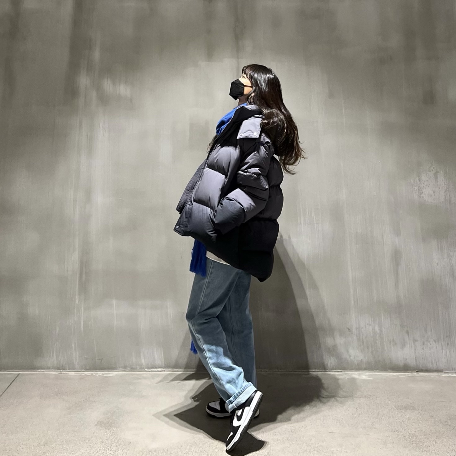 Zara x Ader Error Puffer Jacket Grey, Ader Error x Zara Scarf Blue 착용 스타일 - 3