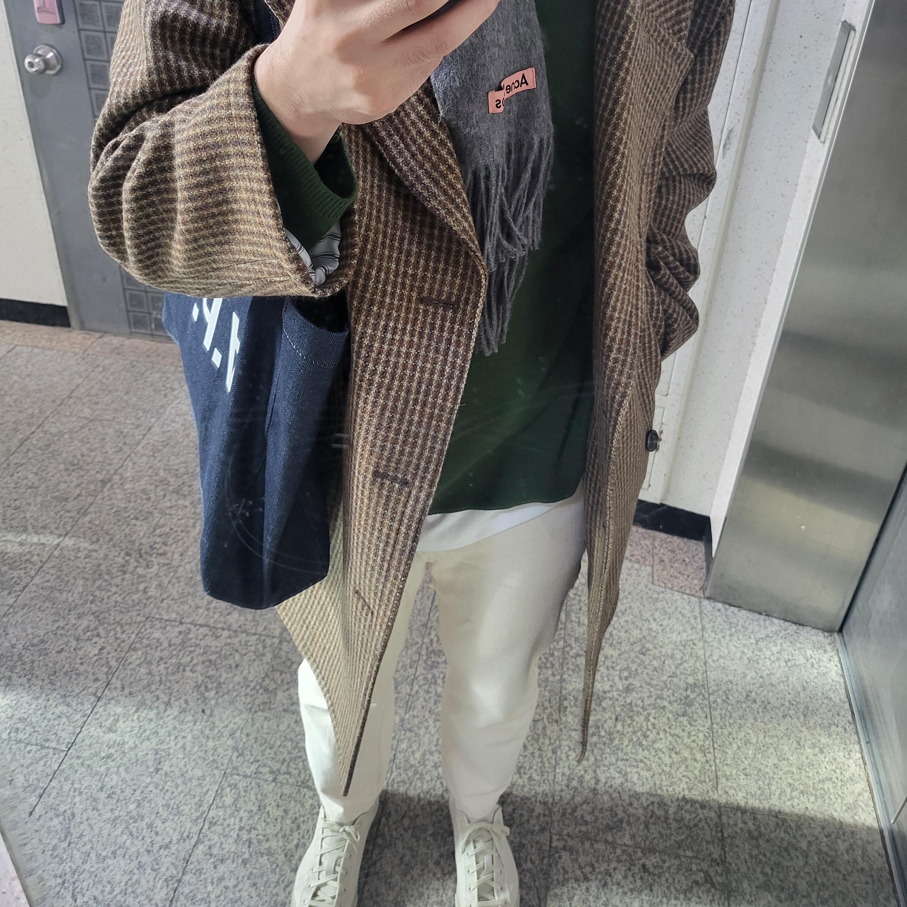 Acne Studios Canada Narrow New Wool Muffler Grey Melange 착용 스타일