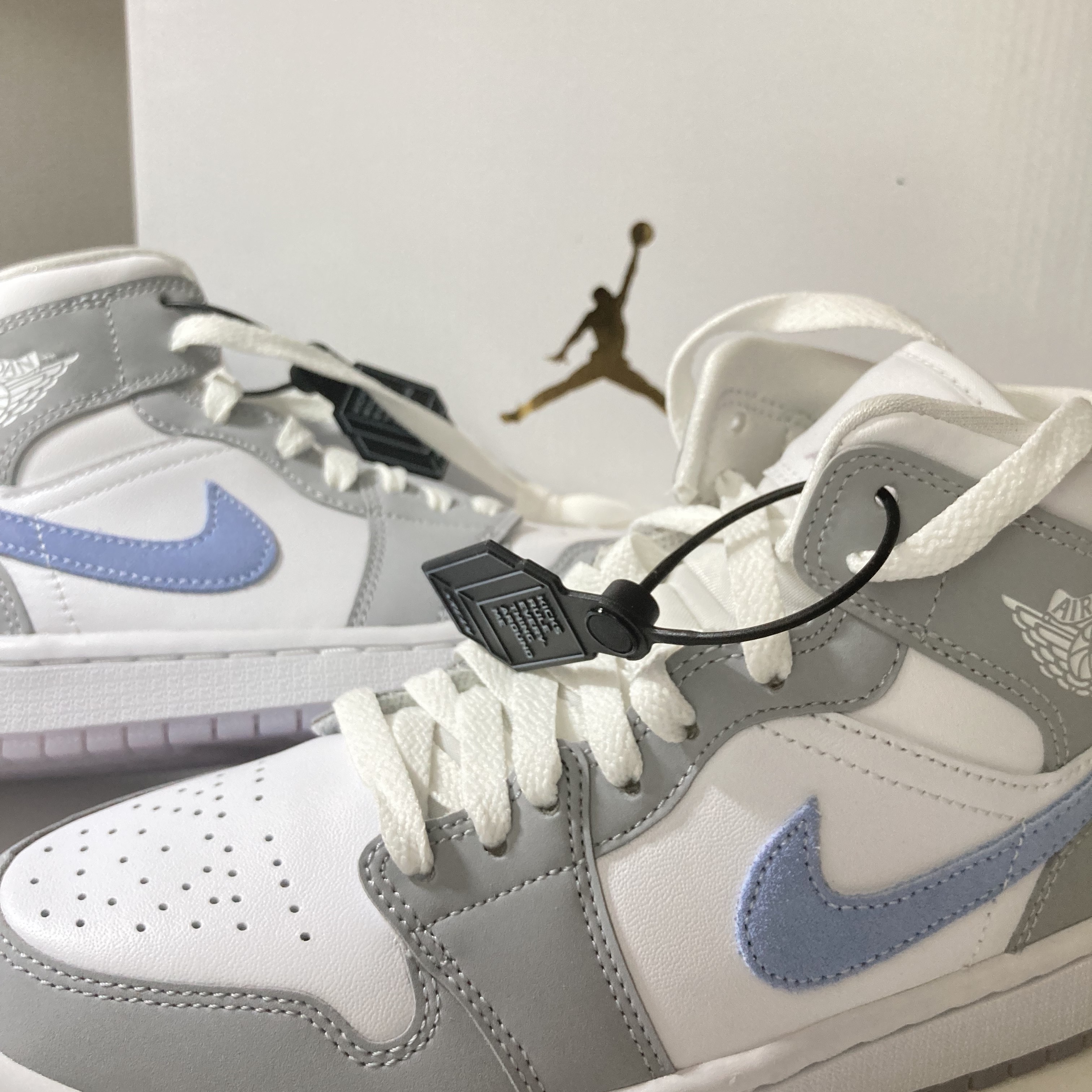(W) Jordan 1 Mid Wolf Grey 착용 스타일 - 2