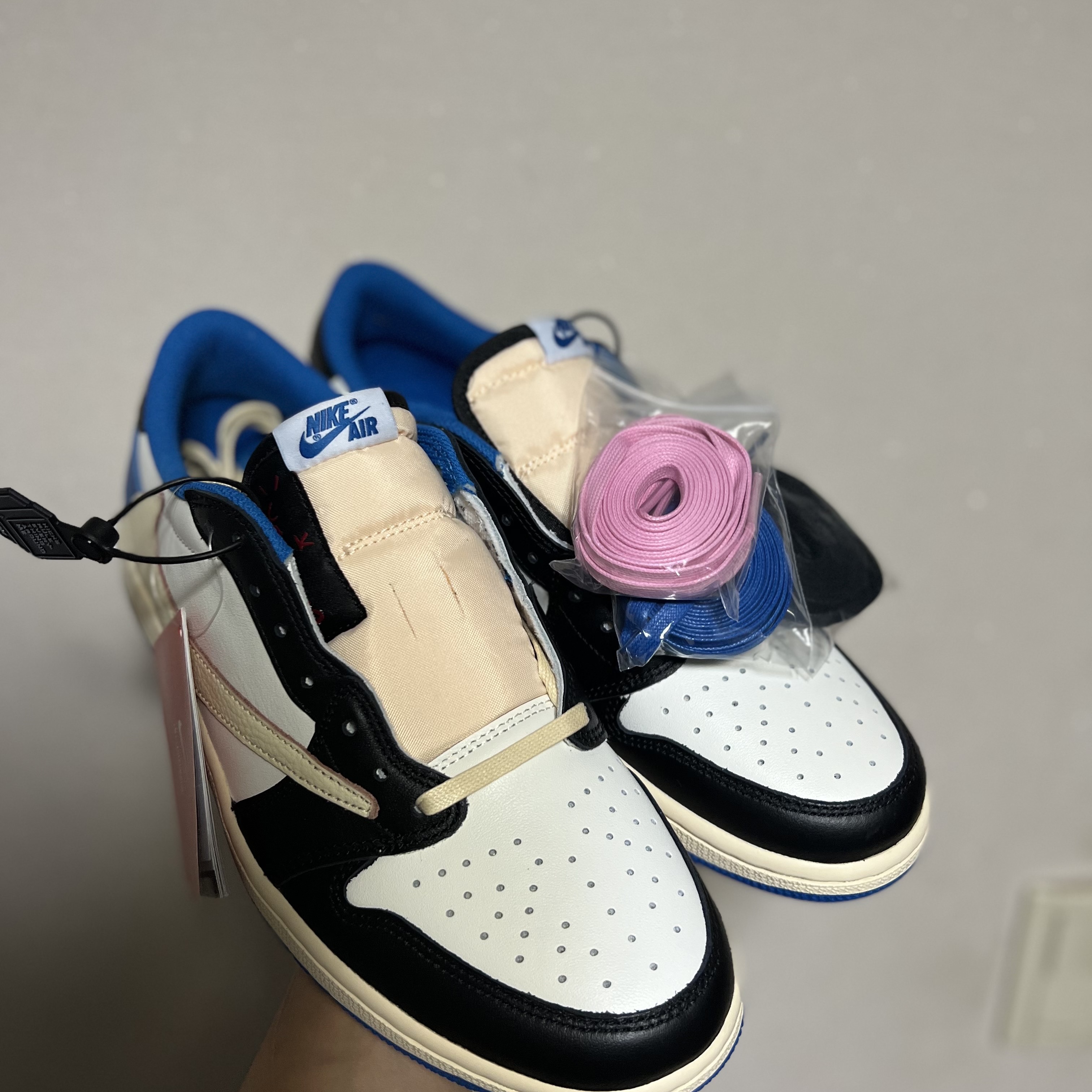 Jordan 1 x Travis Scott x Fragment Retro Low OG SP Military Blue 착용 스타일