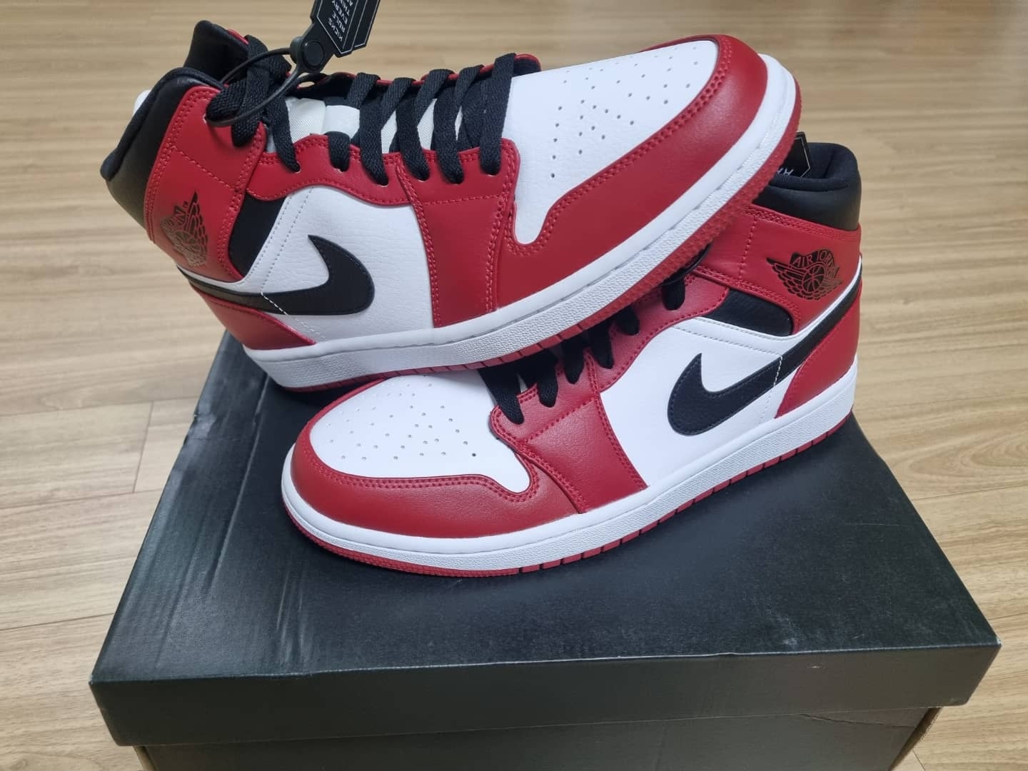 Jordan 1 Mid Chicago 2020 착용 스타일 - 4