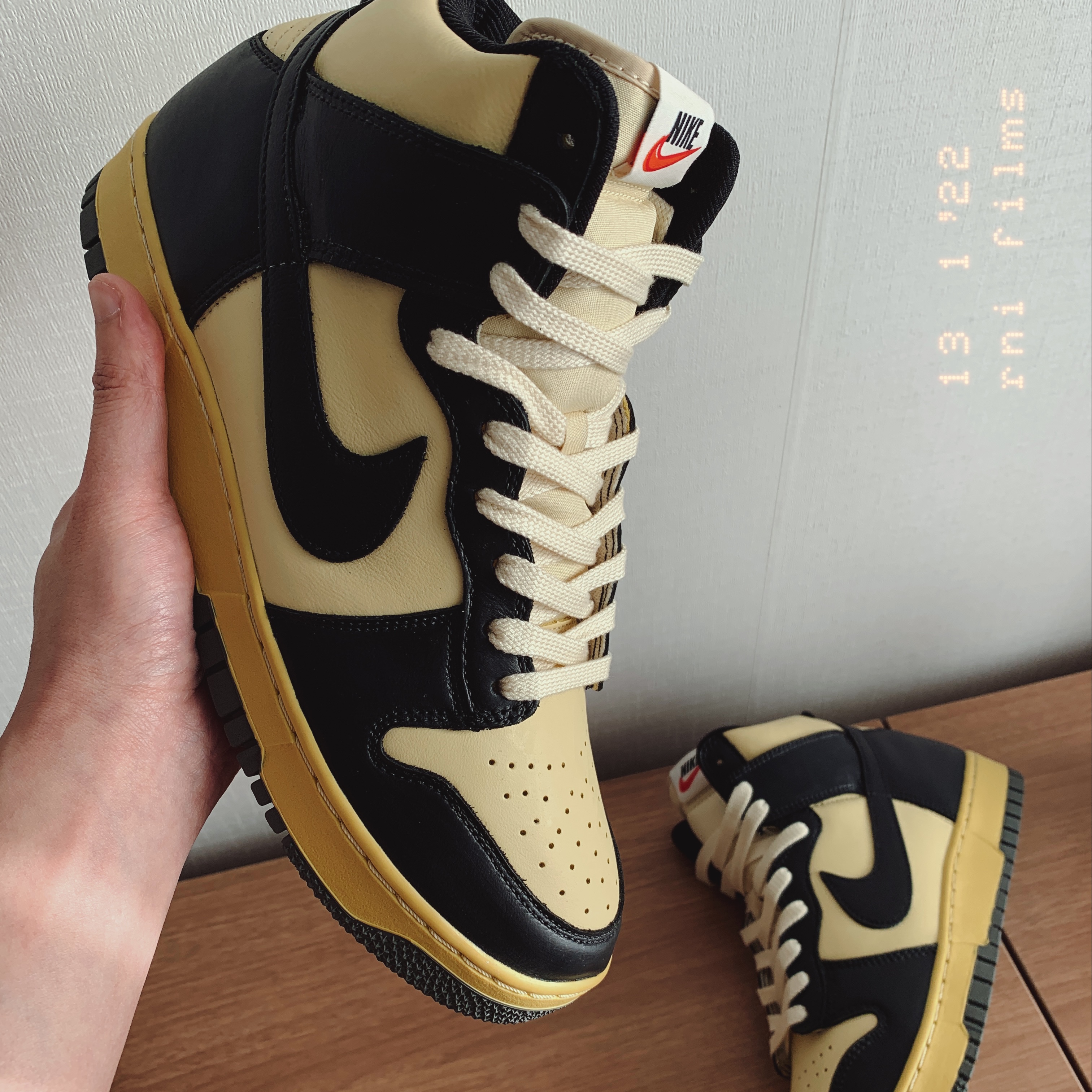 Nike Dunk High 1985 SP Black Acid Wash 착용 스타일 - 2
