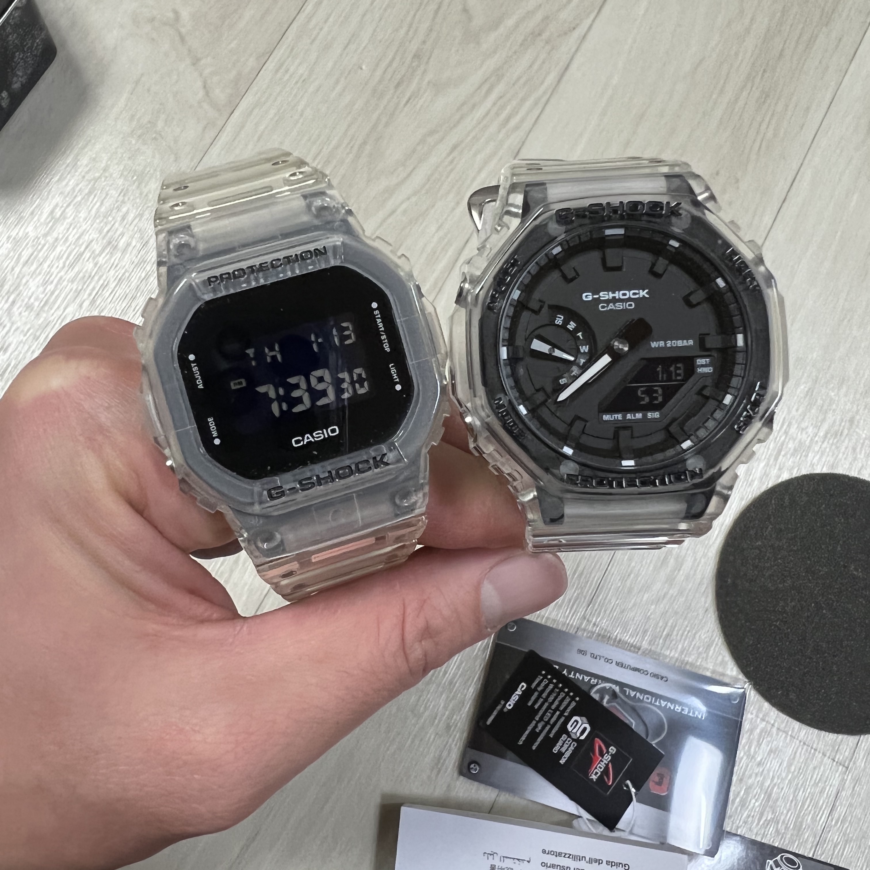 Casio G-Shock GA-2100SKE-7A, Casio G-Shock DW-5600SKE-7 착용 스타일 - 1