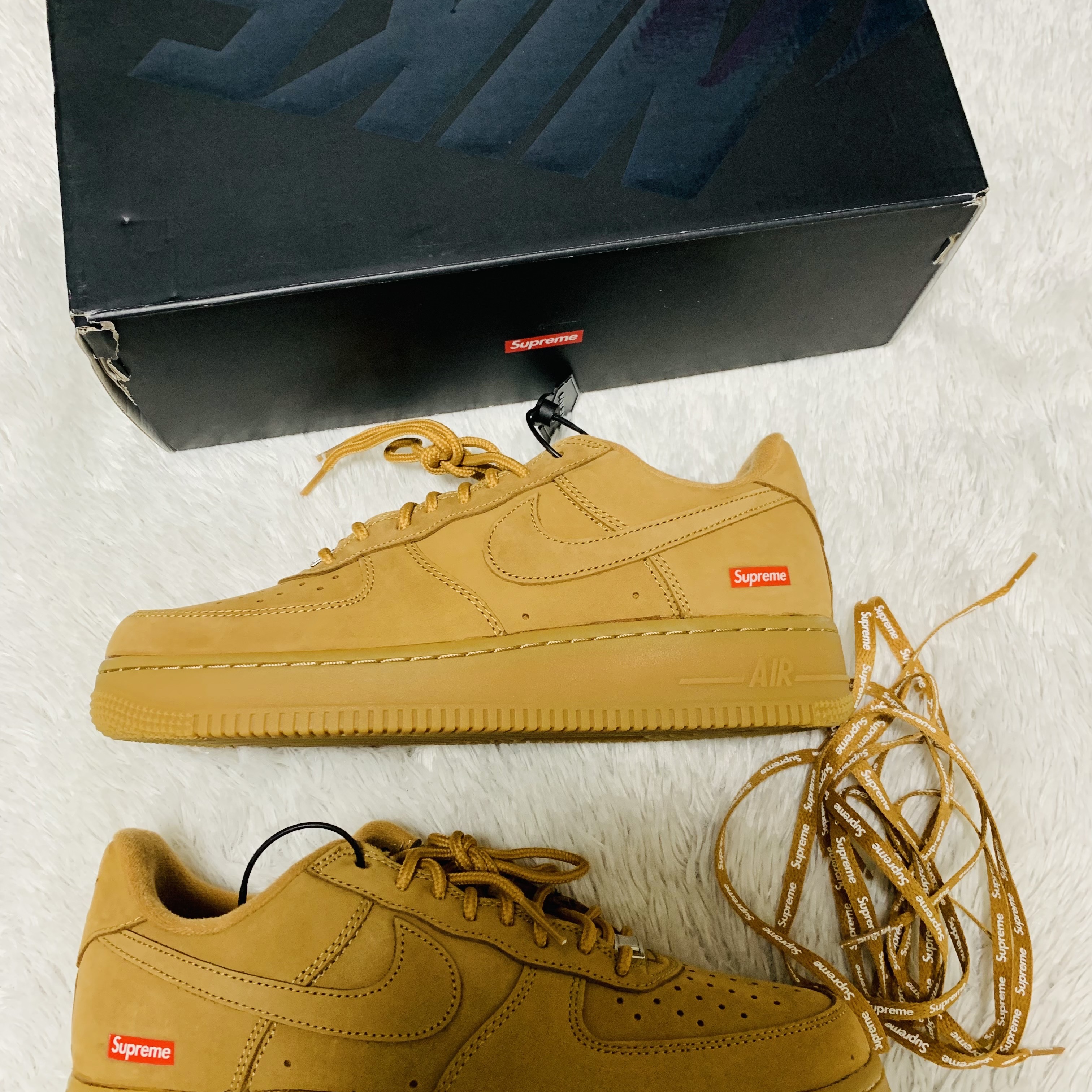 Nike x Supreme Air Force 1 Low Flax 착용 스타일