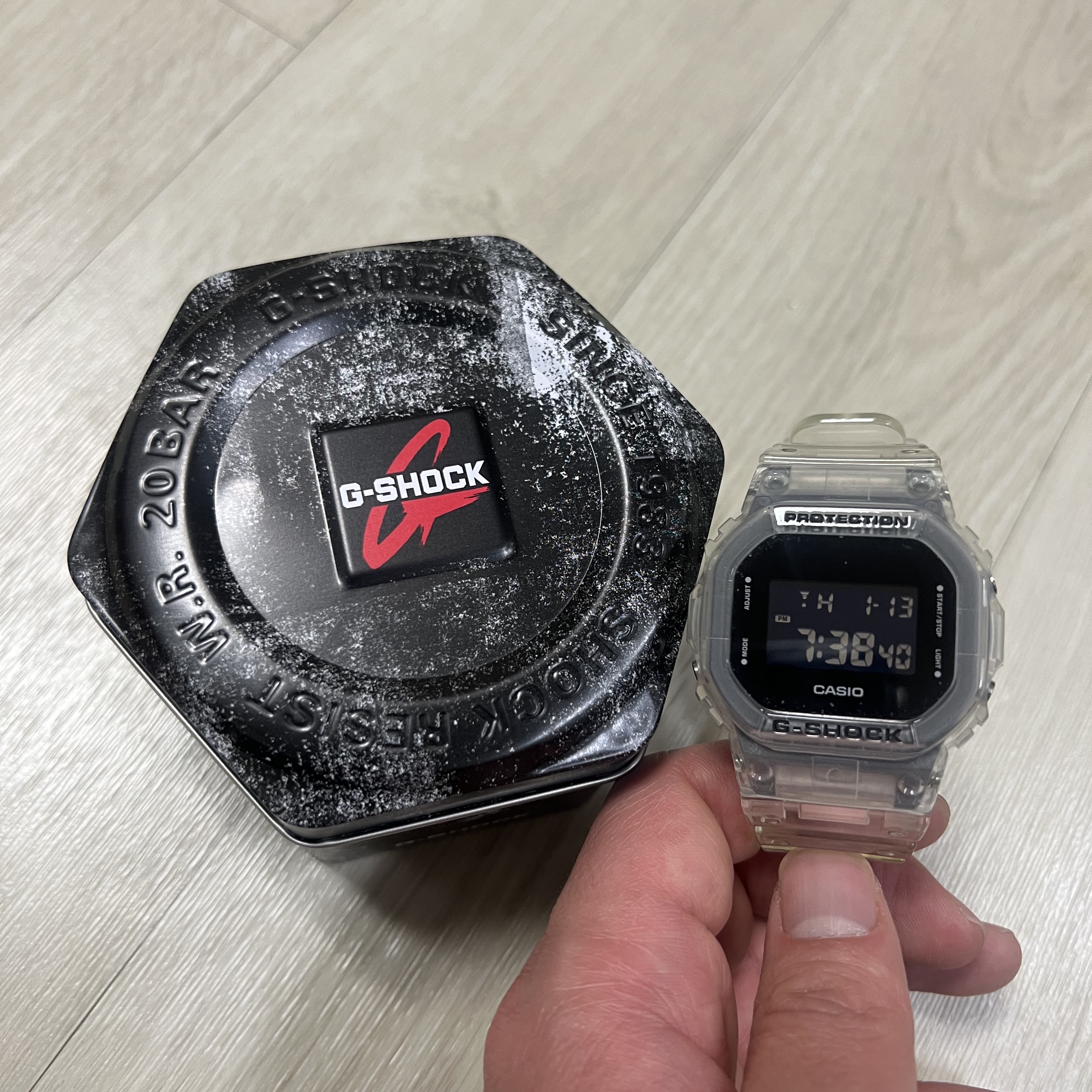 Casio G-Shock GA-2100SKE-7A, Casio G-Shock DW-5600SKE-7 착용 스타일 - 3