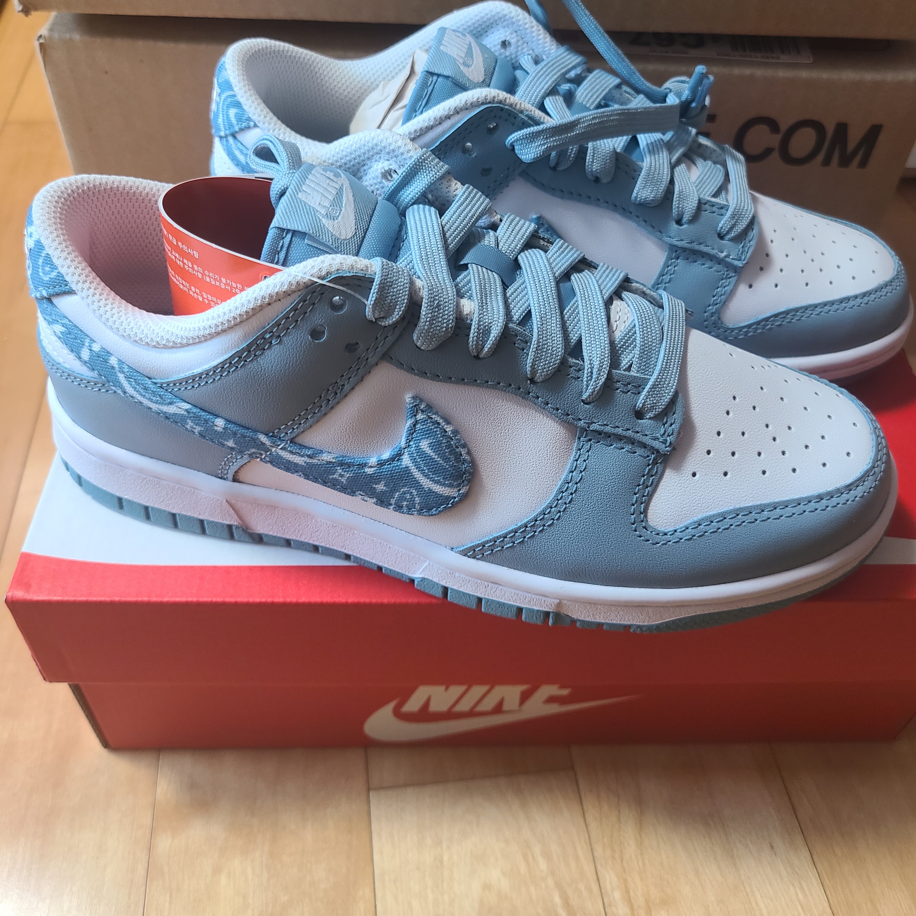 (W) Nike Dunk Low Essential Blue Paisley 착용 스타일