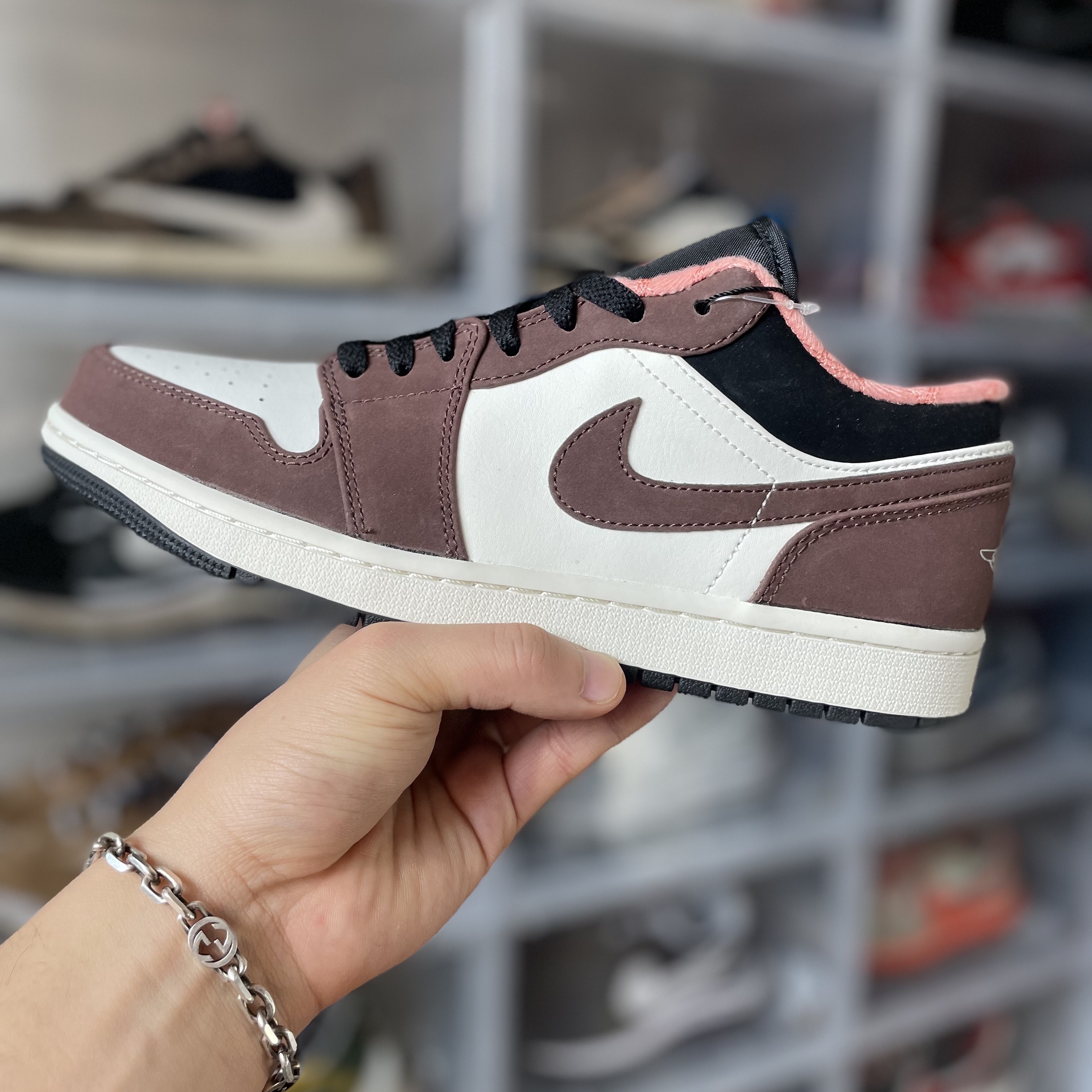 Jordan 1 Low SE Chocolate Bliss 착용 스타일