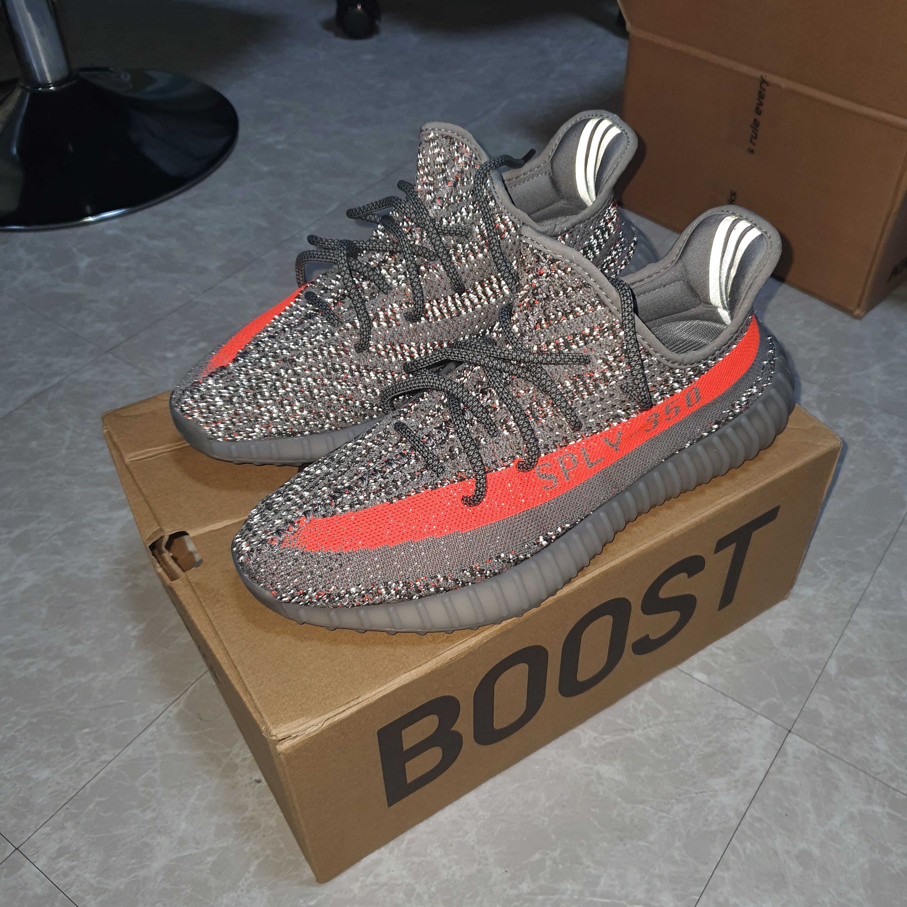 Adidas Yeezy Boost 350 V2 Beluga - Reflective 착용 스타일 - 2