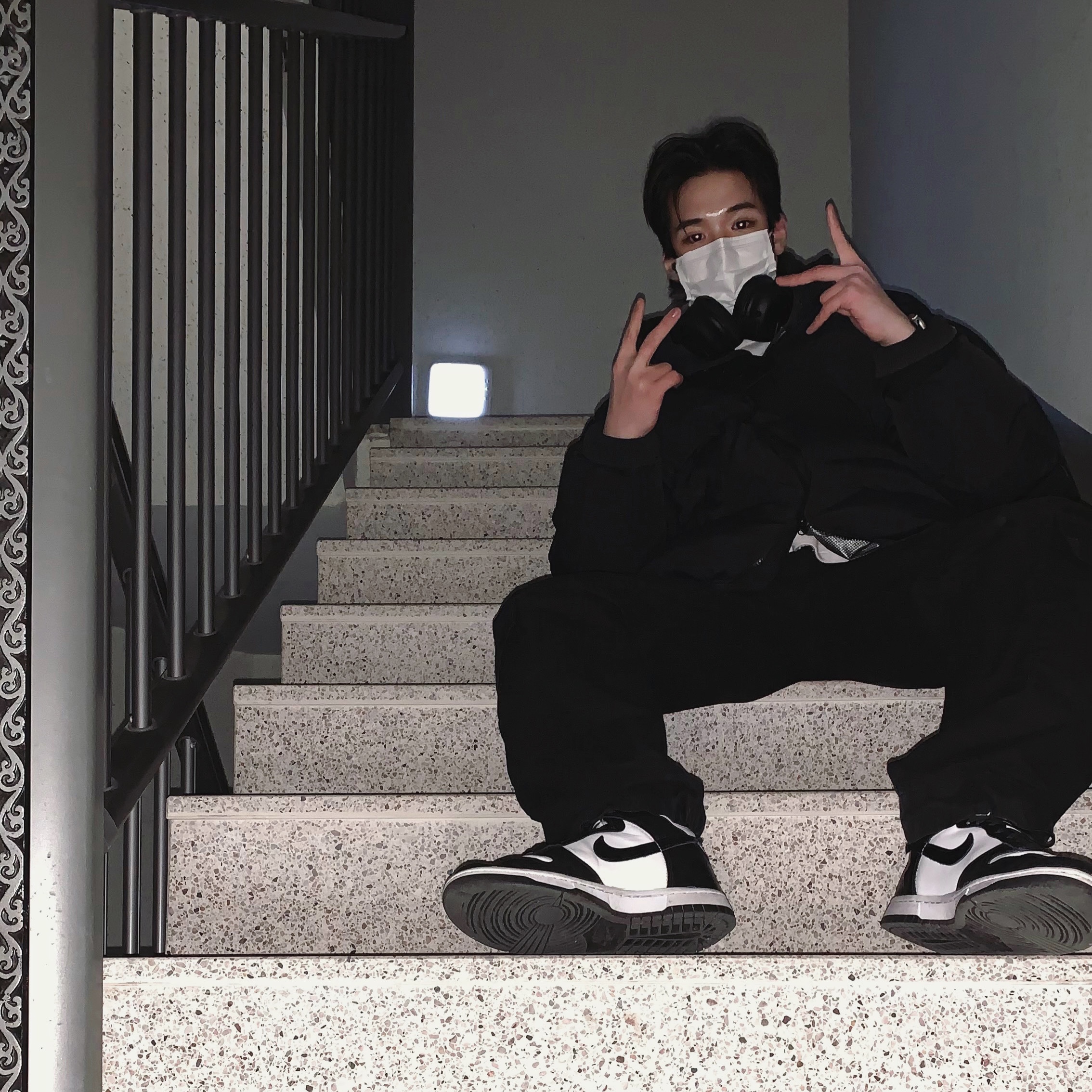 Nike Dunk High Retro Black and White 착용 스타일