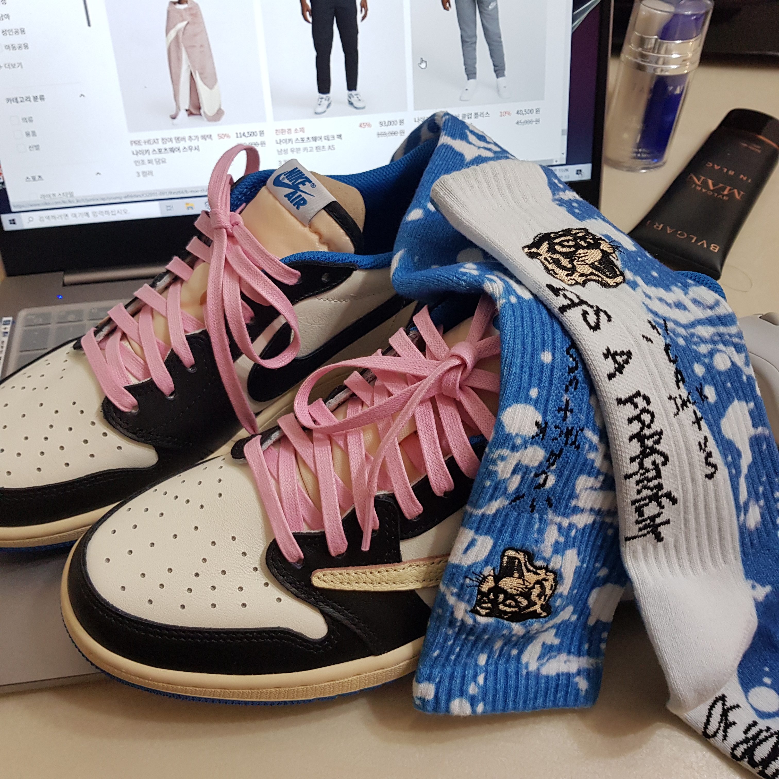 Jordan 1 x Travis Scott x Fragment Retro Low OG SP Military Blue 착용 스타일 - 1