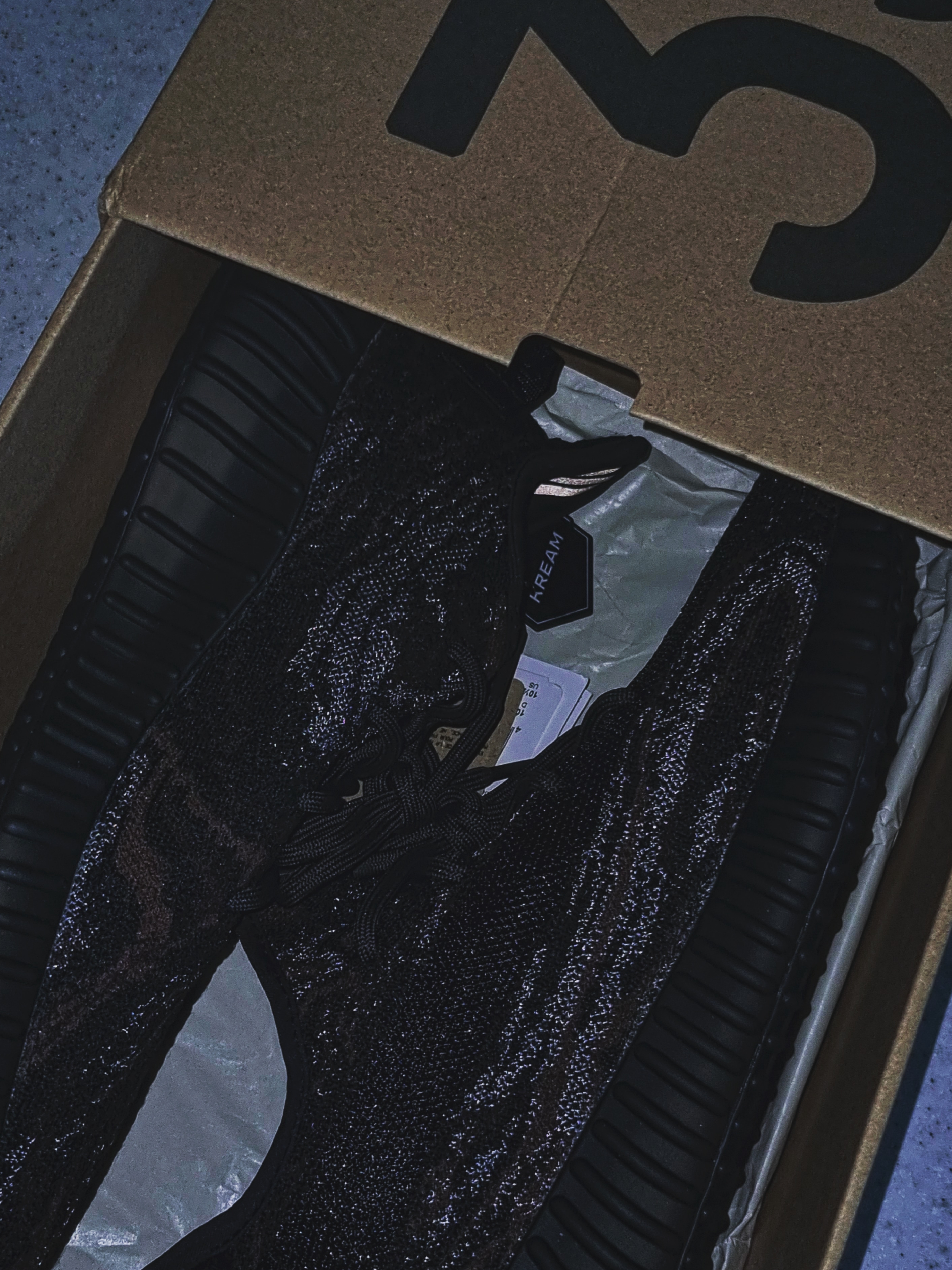 Adidas Yeezy Boost 350 V2 MX Rock 착용 스타일