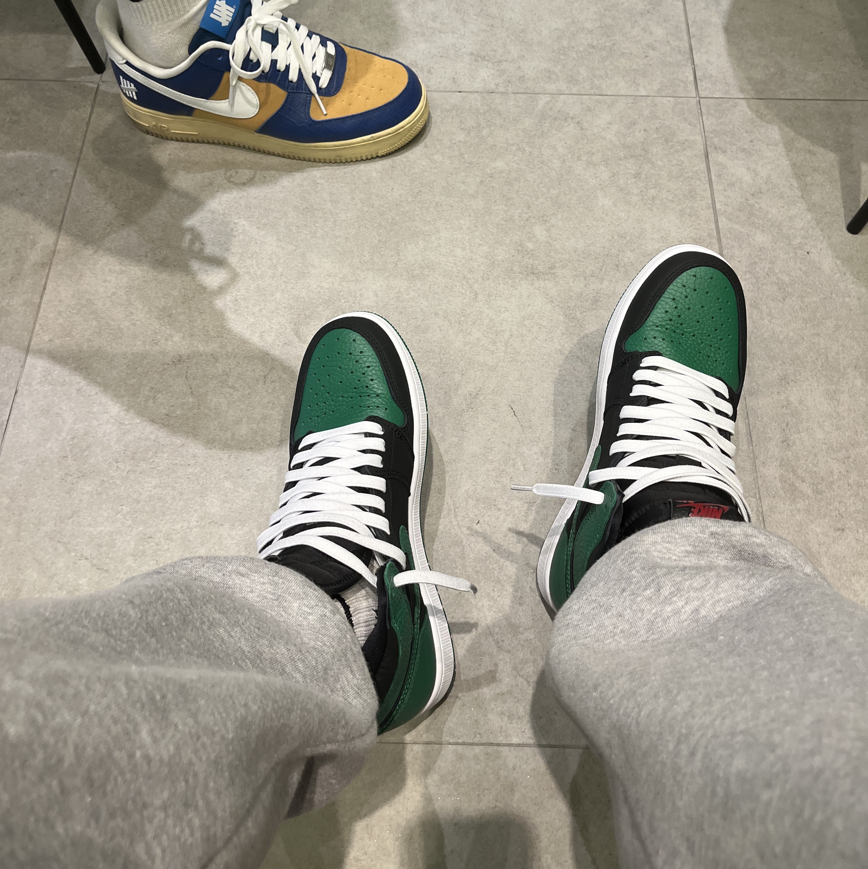 Jordan 1 Retro High OG Pine Green Black 착용 스타일 - 2