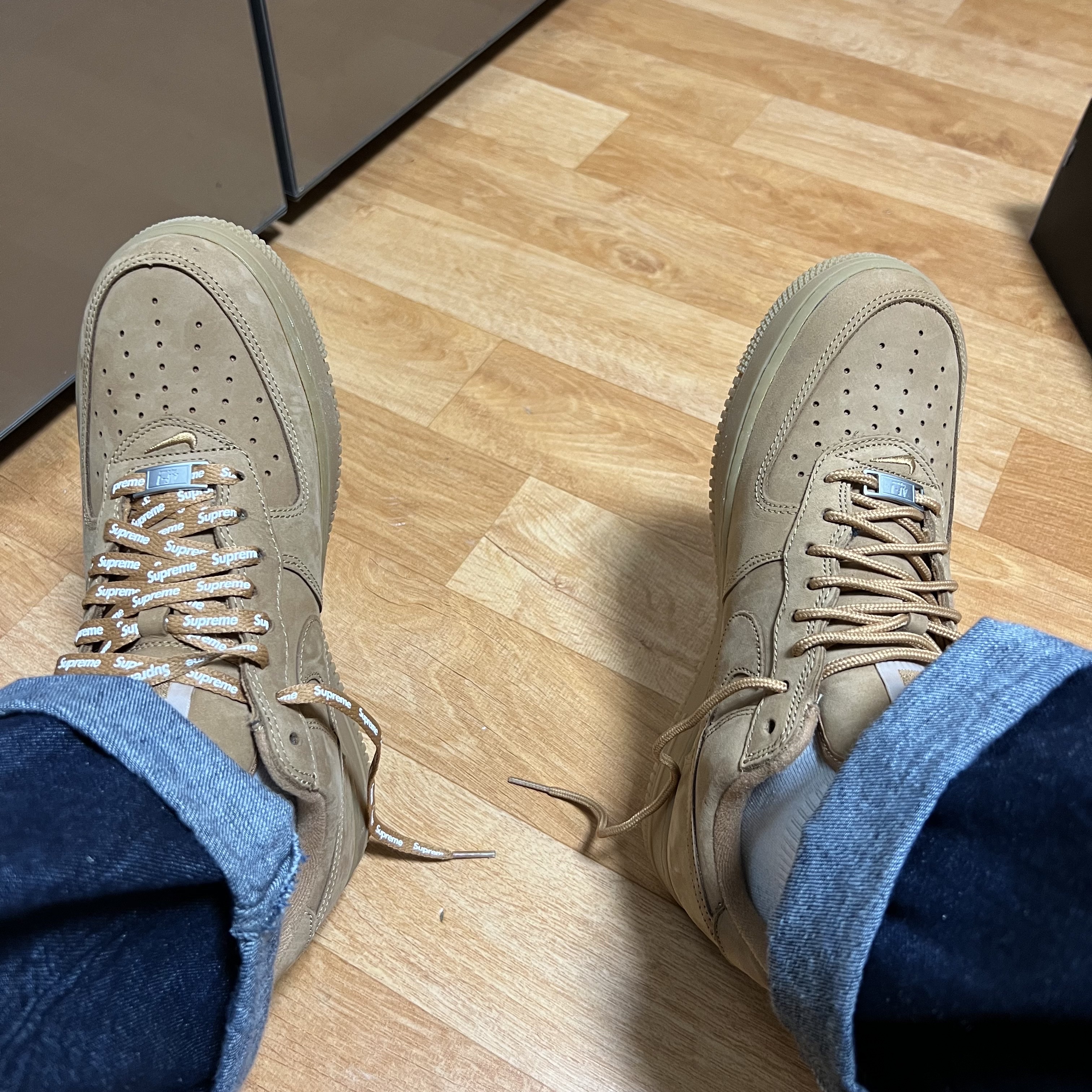 Nike x Supreme Air Force 1 Low Flax 착용 스타일 - 1