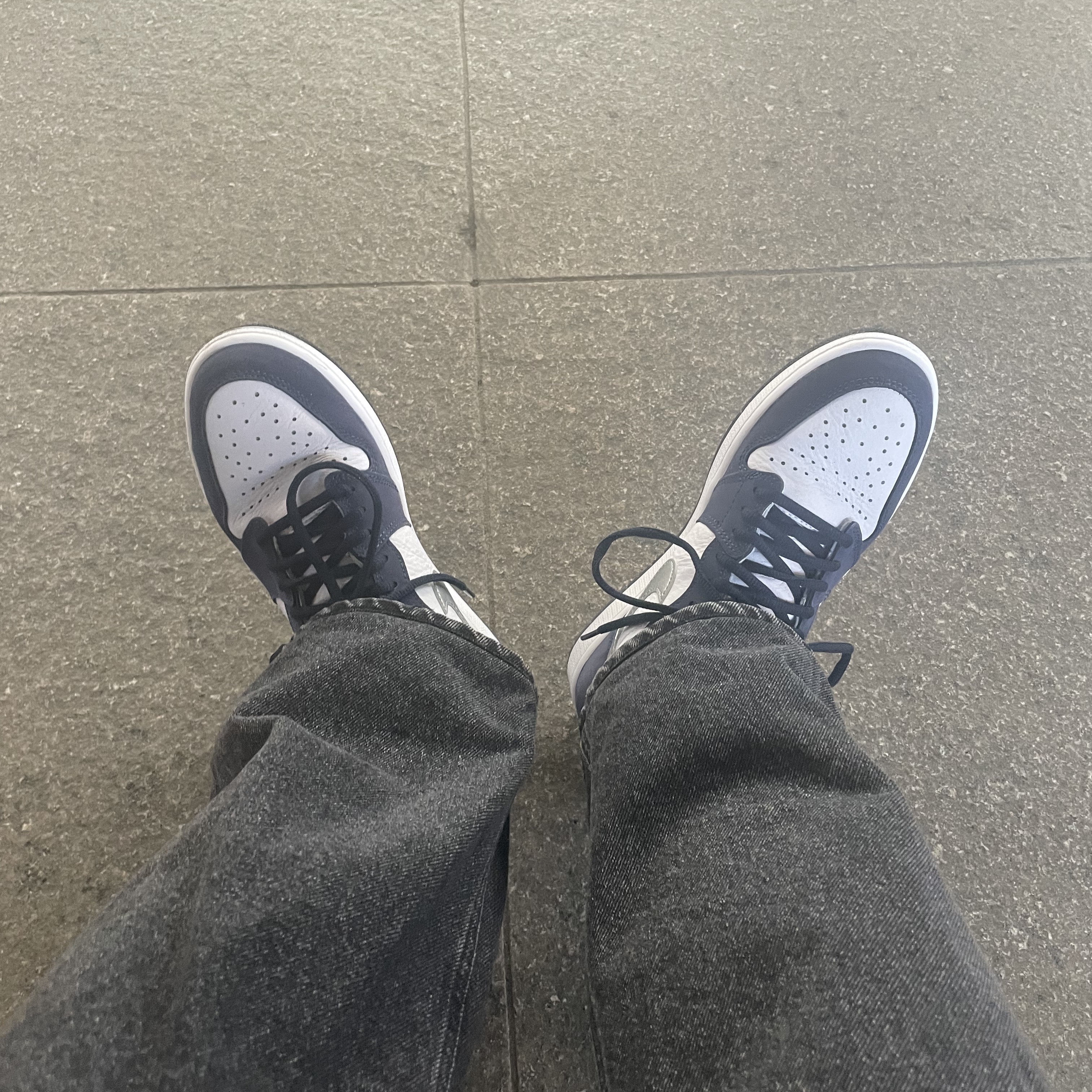 Jordan 1 Retro High OG CO.JP Midnight Navy 착용 스타일 - 3