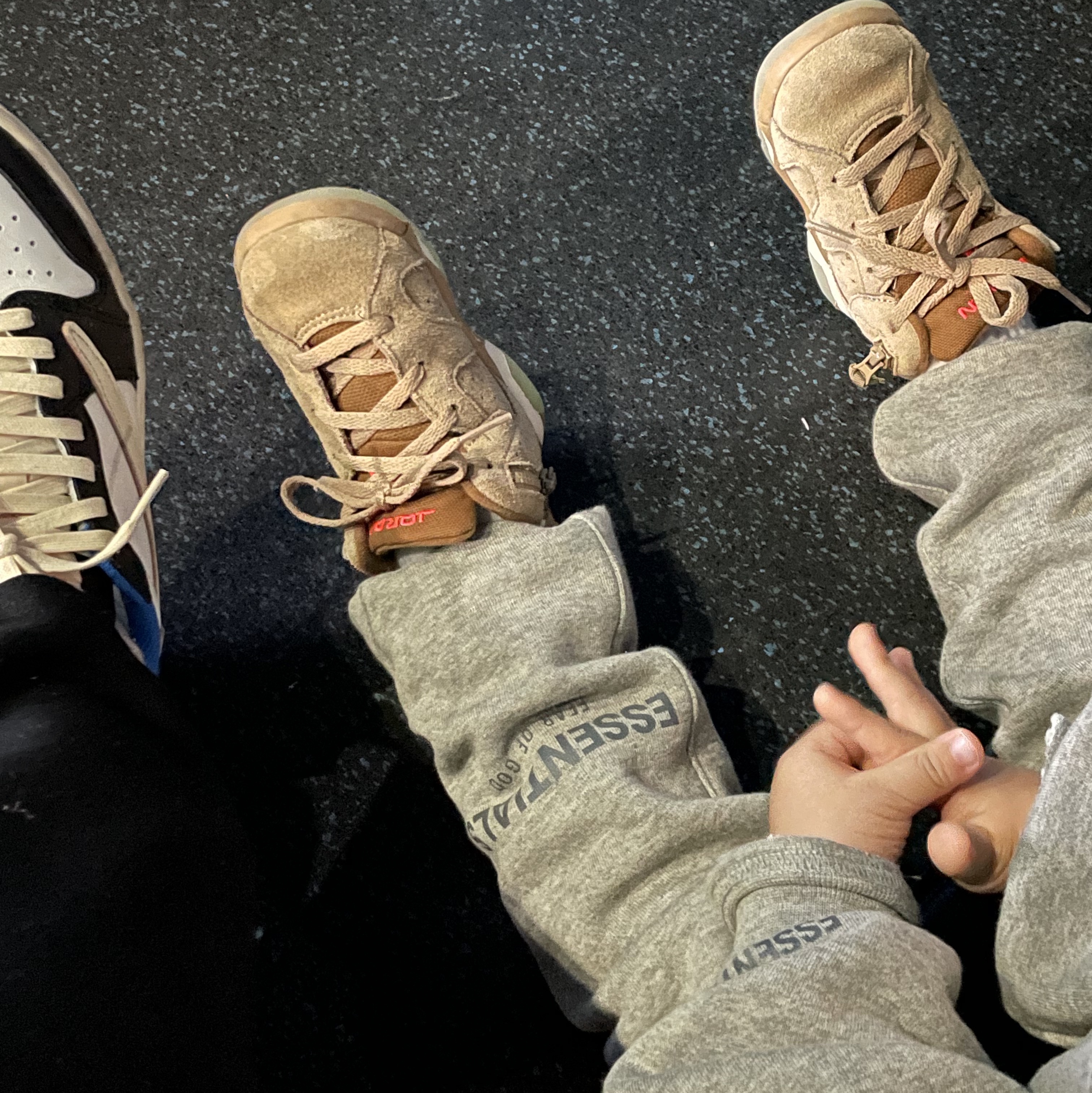 Jordan 1 x Travis Scott x Fragment Retro Low OG SP Military Blue, (TD) Jordan 6 x Travis Scott Retro SP British Khaki 착용 스타일