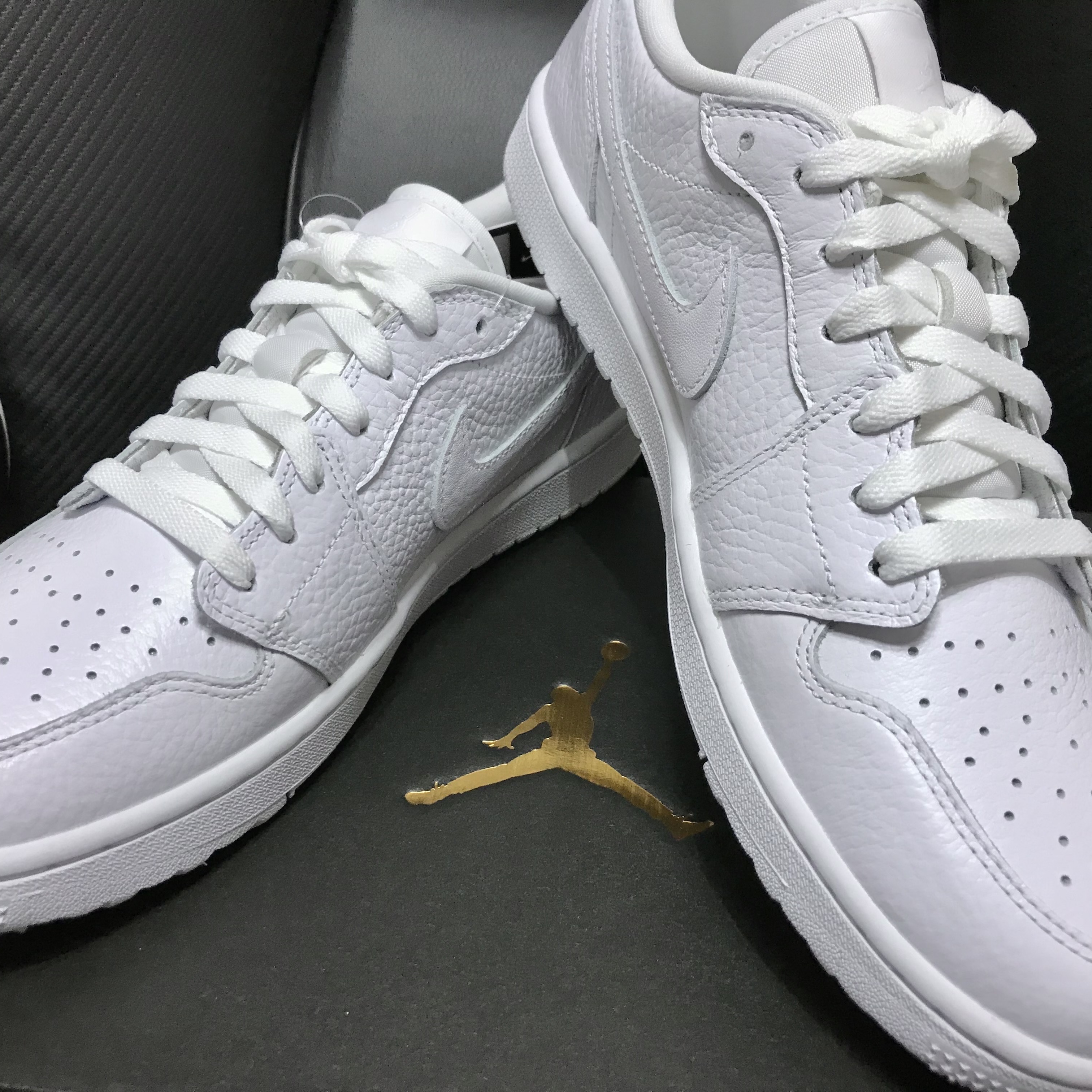 Jordan 1 Low Golf Triple White 착용 스타일 - 2