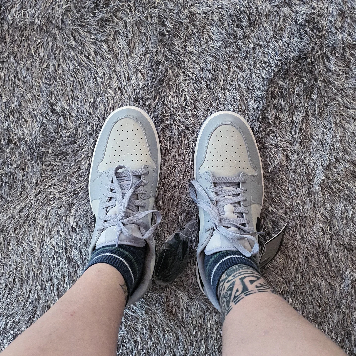 Jordan 1 Low Golf Wolf Grey 착용 스타일 - 3