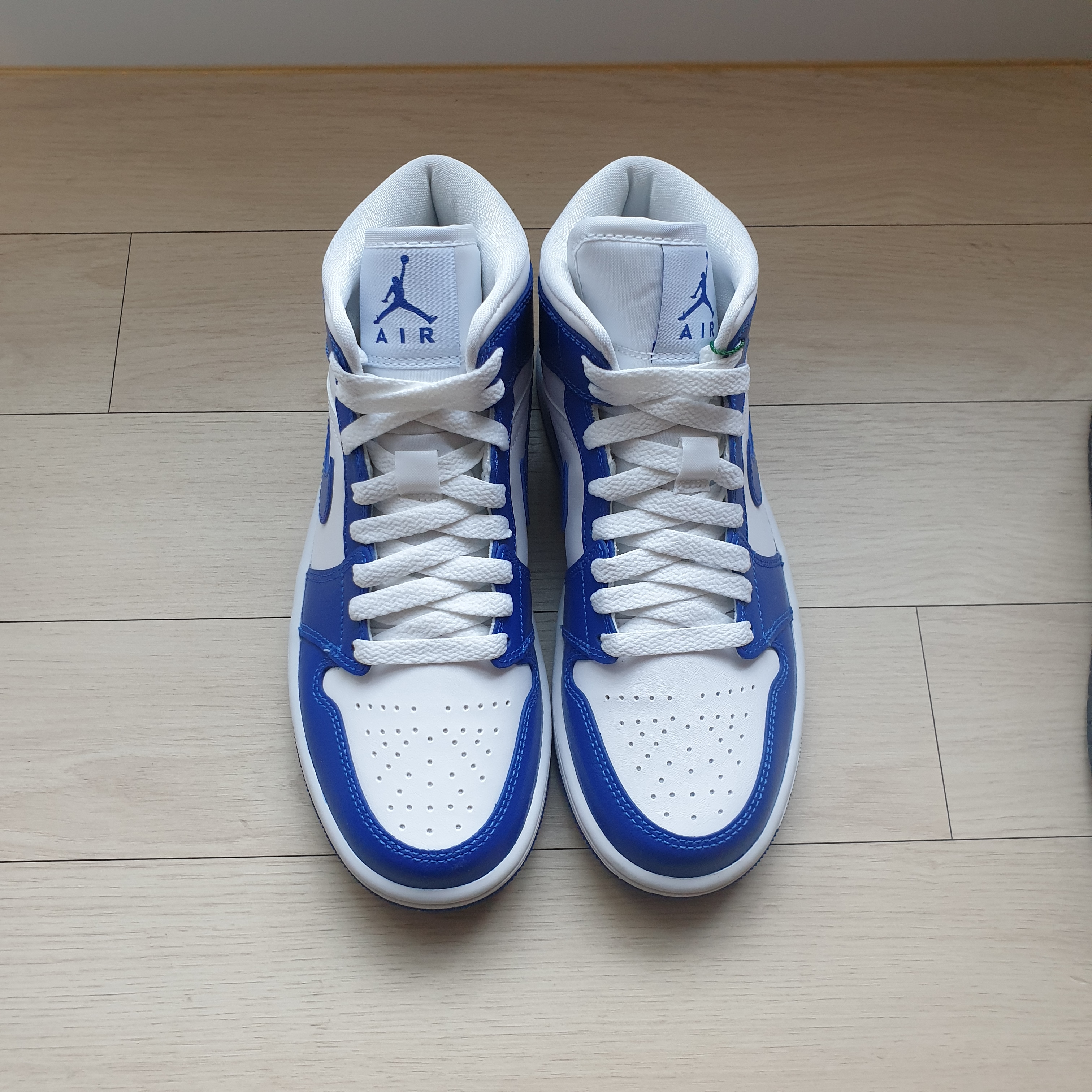 (W) Jordan 1 Mid White Hyper Royal, (GS) Jordan 1 Low Game Royal 착용 스타일 - 5