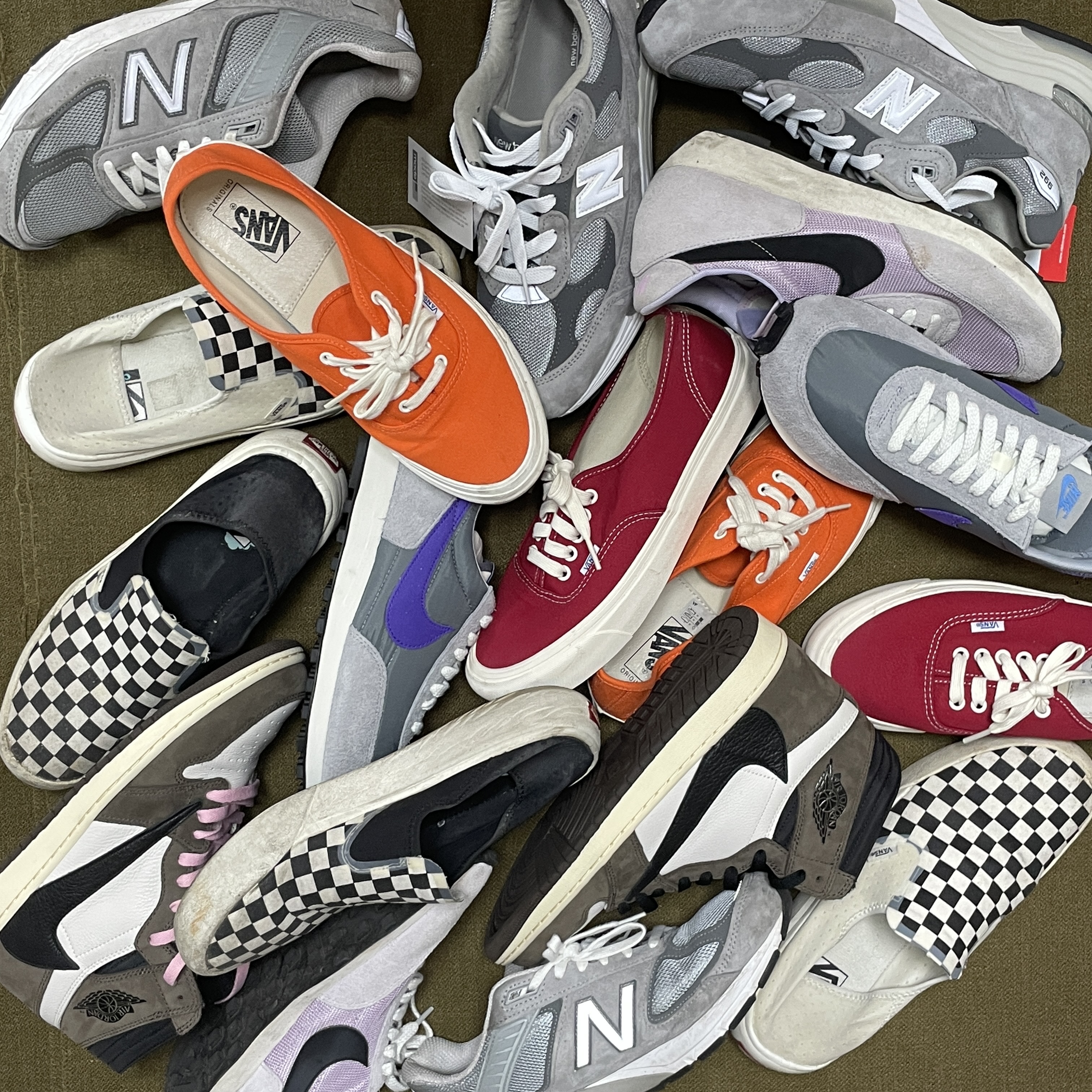 Vans Vault OG Authentic LX Chili Pepper Red, Nike Daybreak SP Cool Grey Hyper Grape 착용 스타일