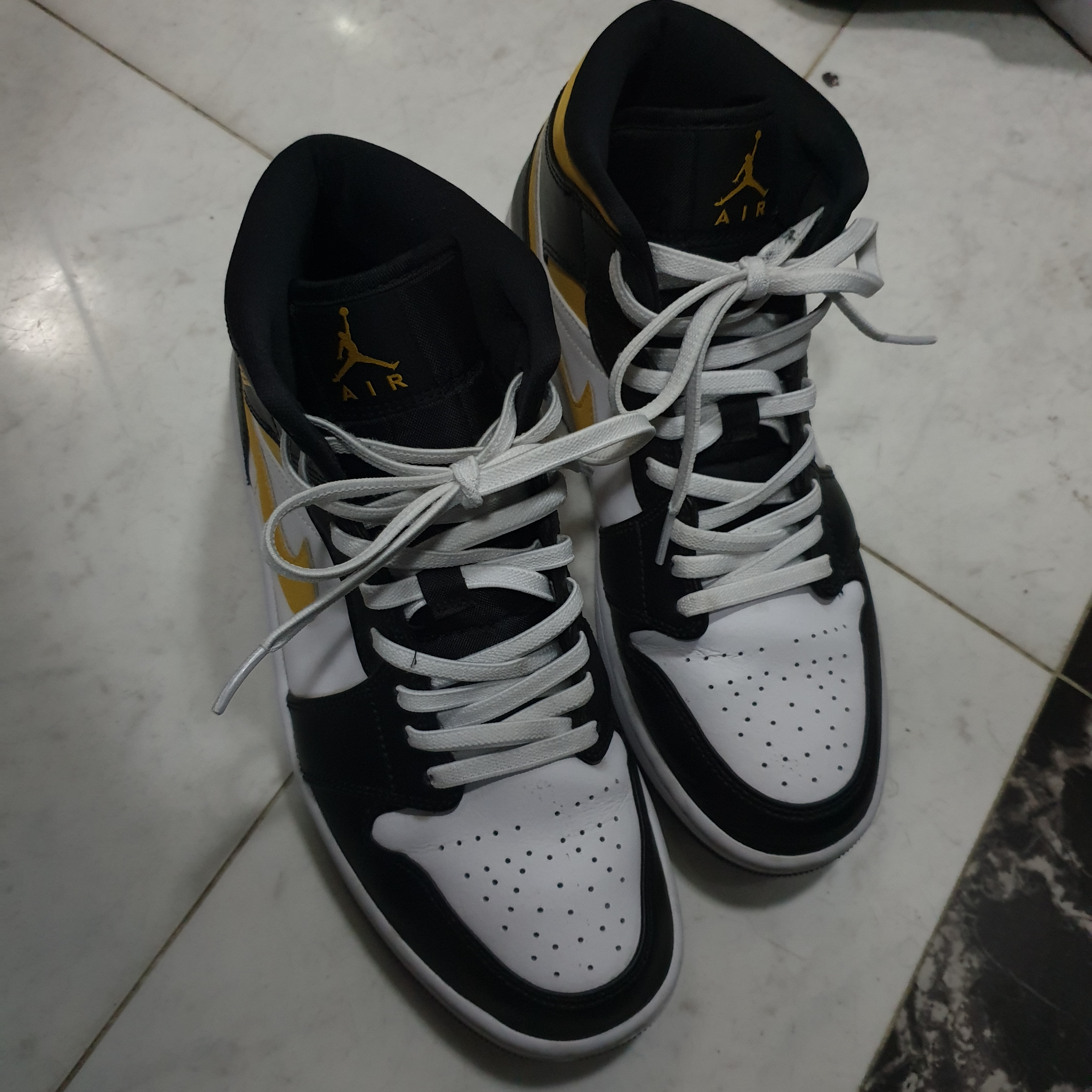 Jordan 1 Mid Pollen 착용 스타일