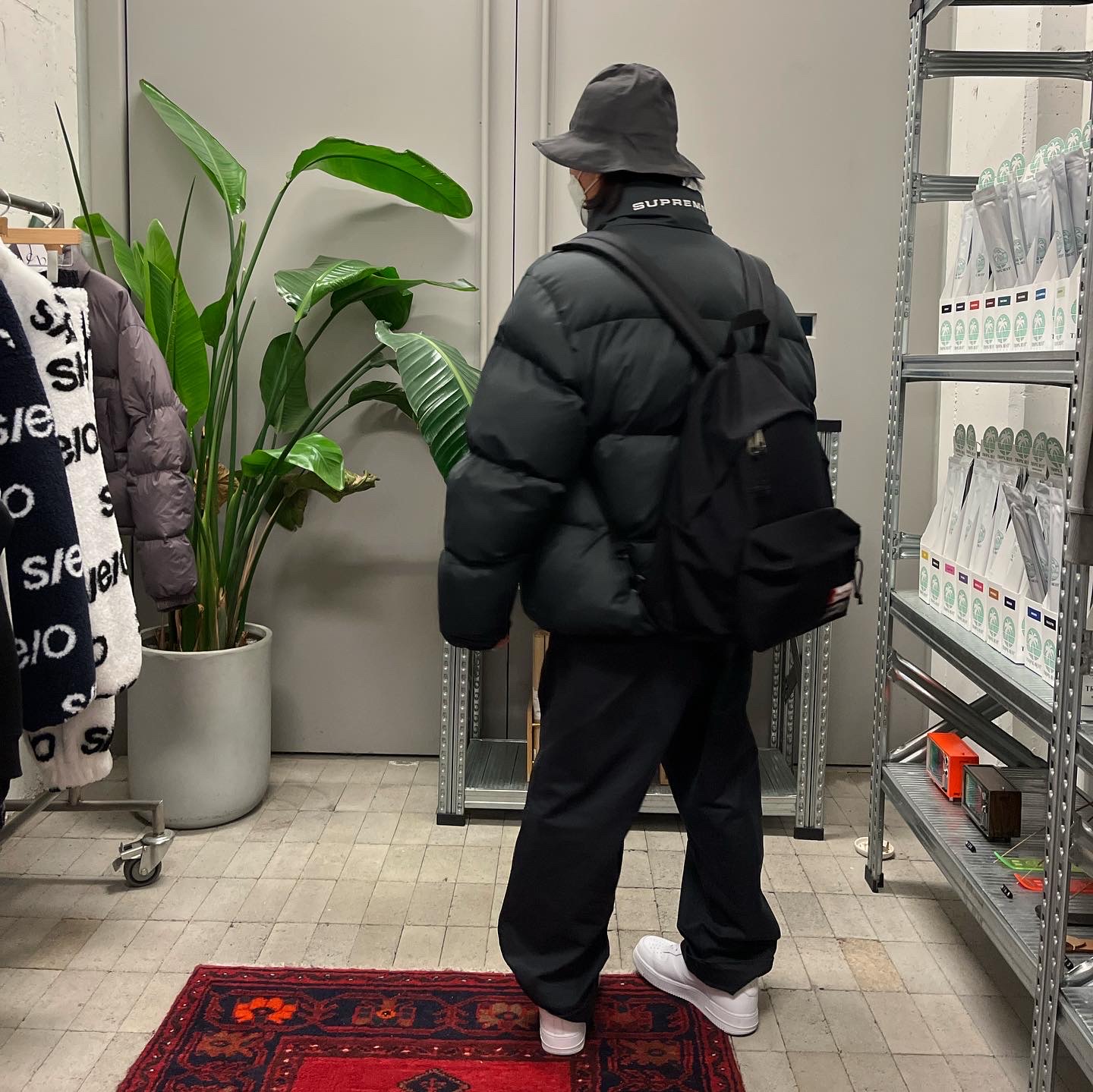 Supreme x Nike Reversible Puffy Jacket Black - 21SS, Nike x Supreme Air Force 1 Low White 착용 스타일 - 1