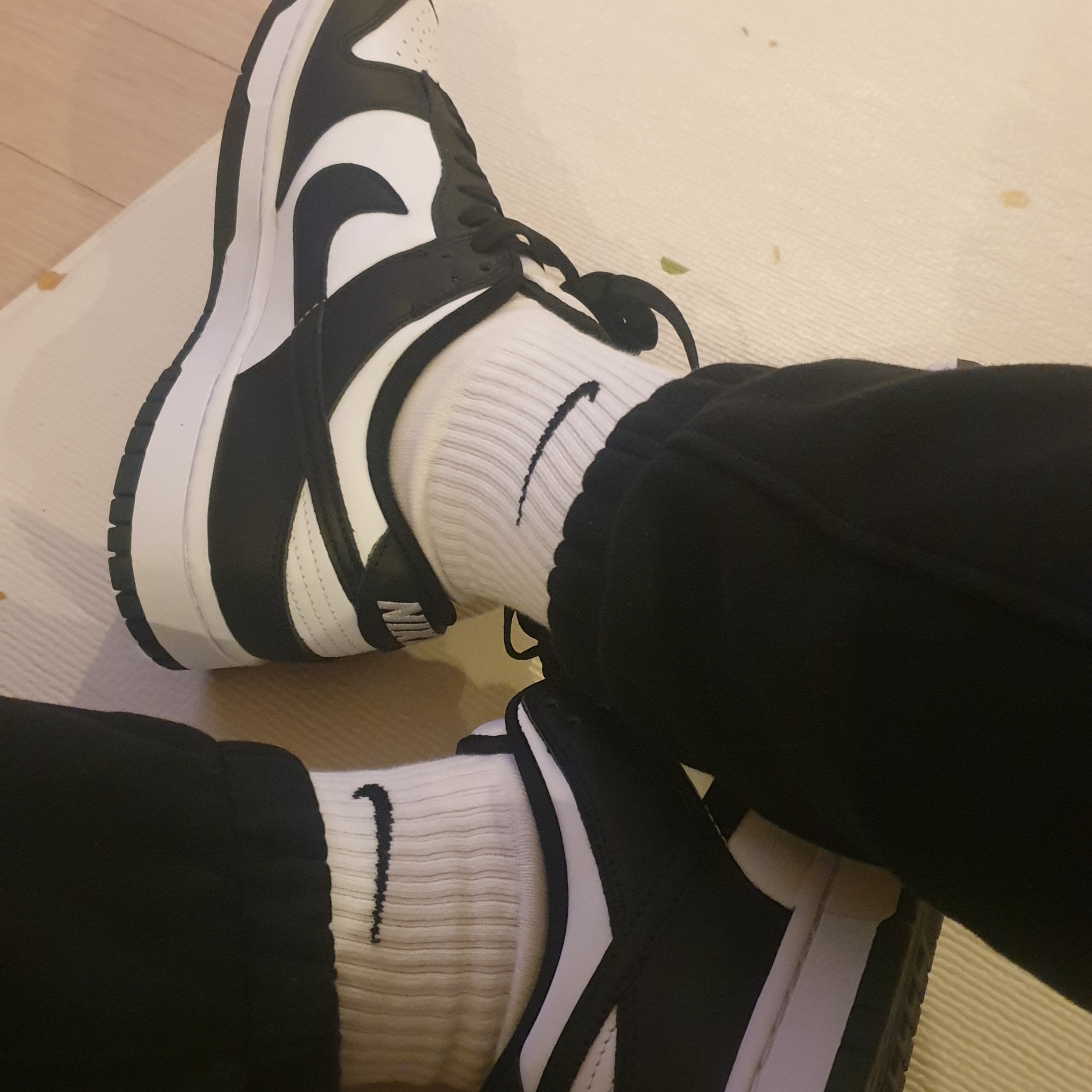 Nike Dunk Low Retro Black 착용 스타일 - 1