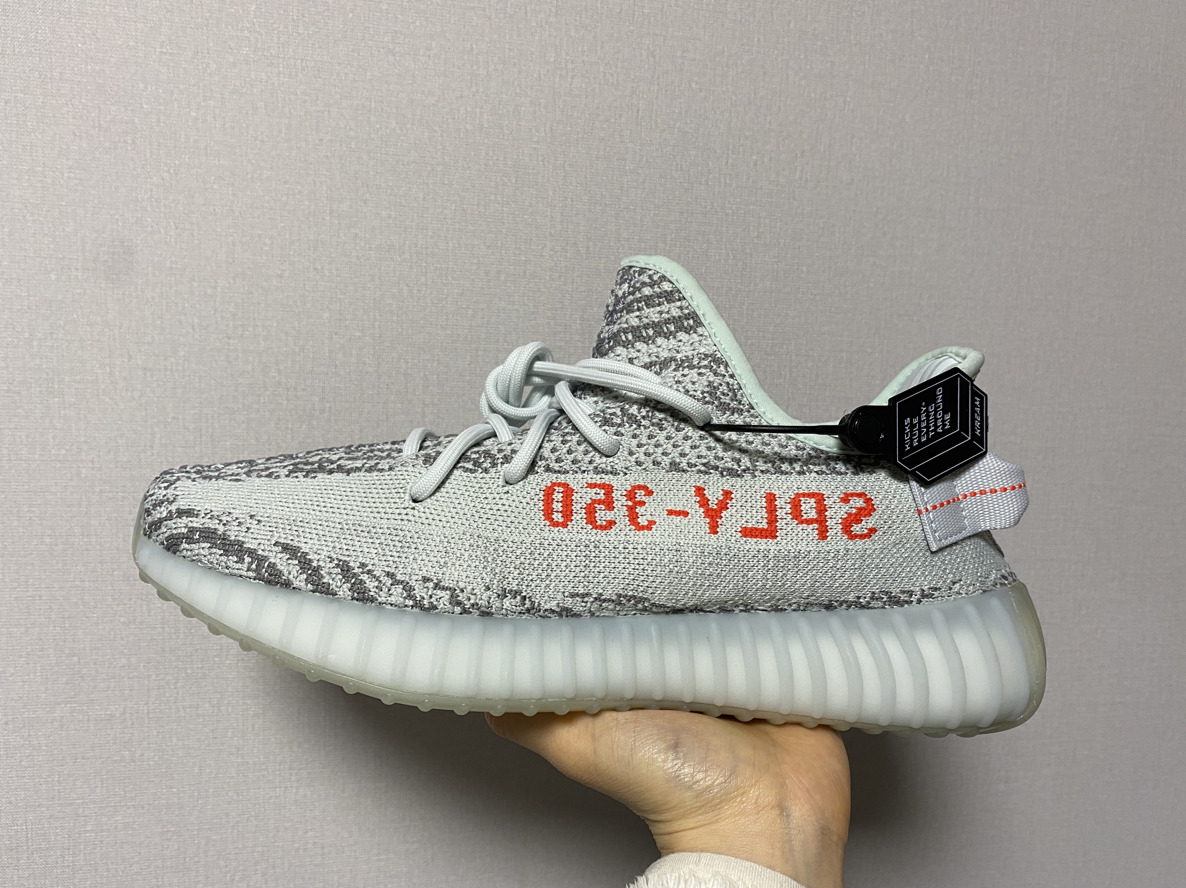 Adidas Yeezy Boost 350 V2 Blue Tint 2017 착용 스타일