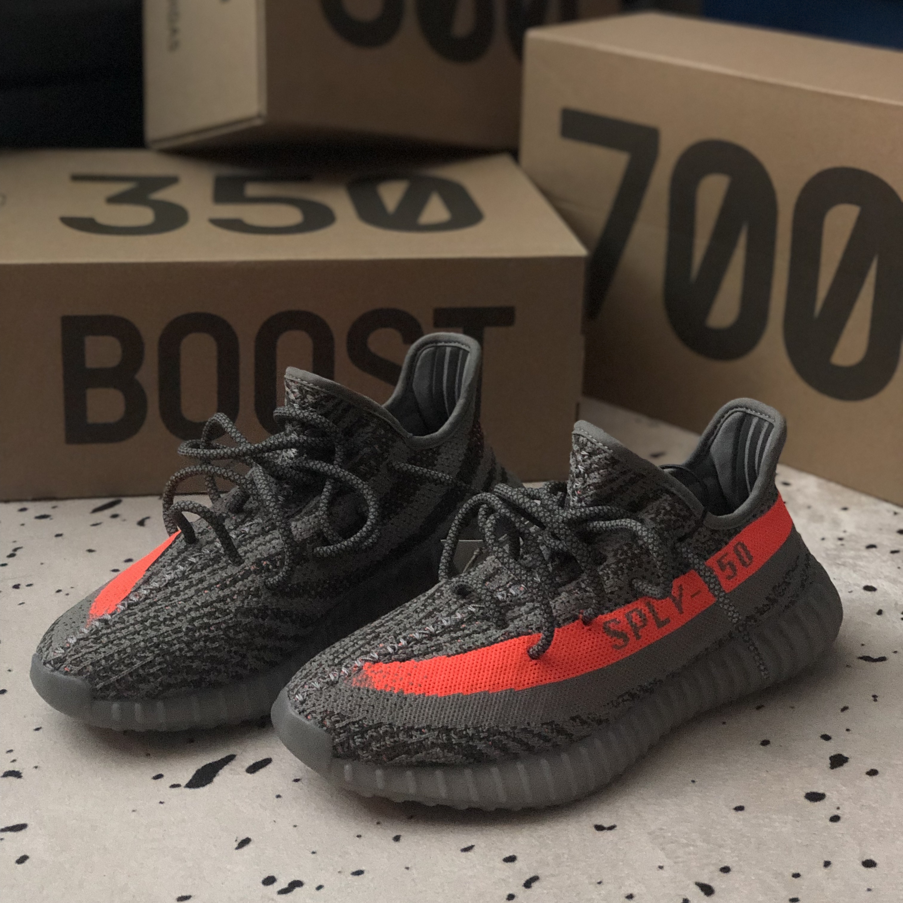 Adidas Yeezy Boost 350 V2 Beluga - Reflective 착용 스타일