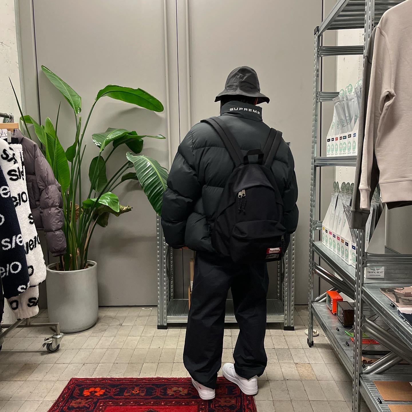 Supreme x Nike Reversible Puffy Jacket Black - 21SS, Nike x Supreme Air Force 1 Low White 착용 스타일 - 3