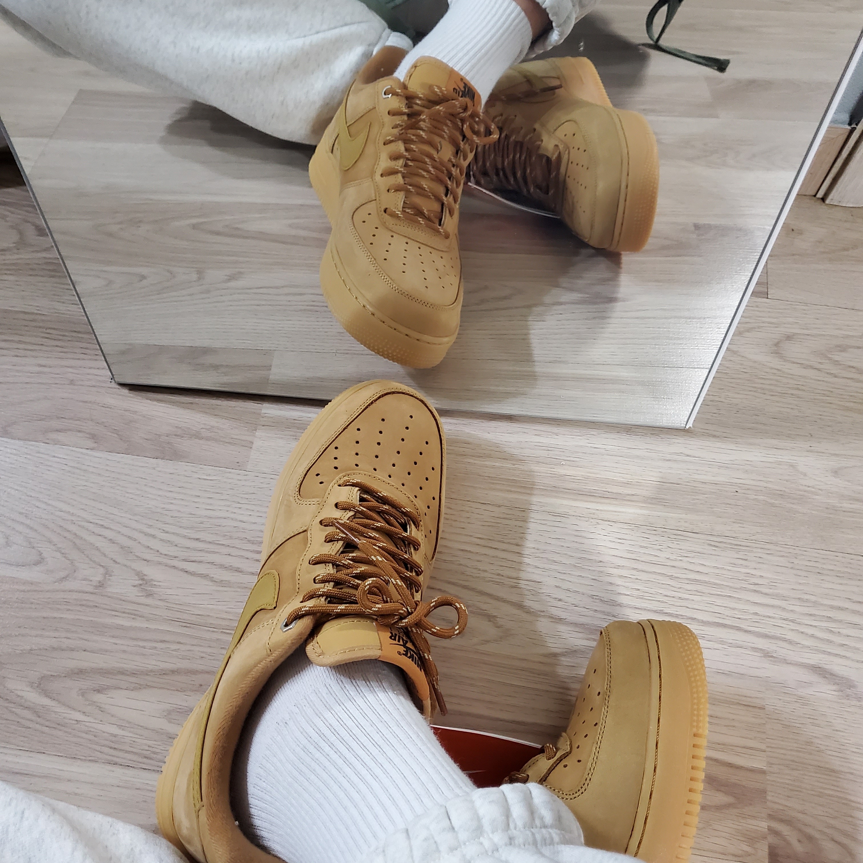 Nike Air Force 1 '07 WB Flax 착용 스타일 - 3