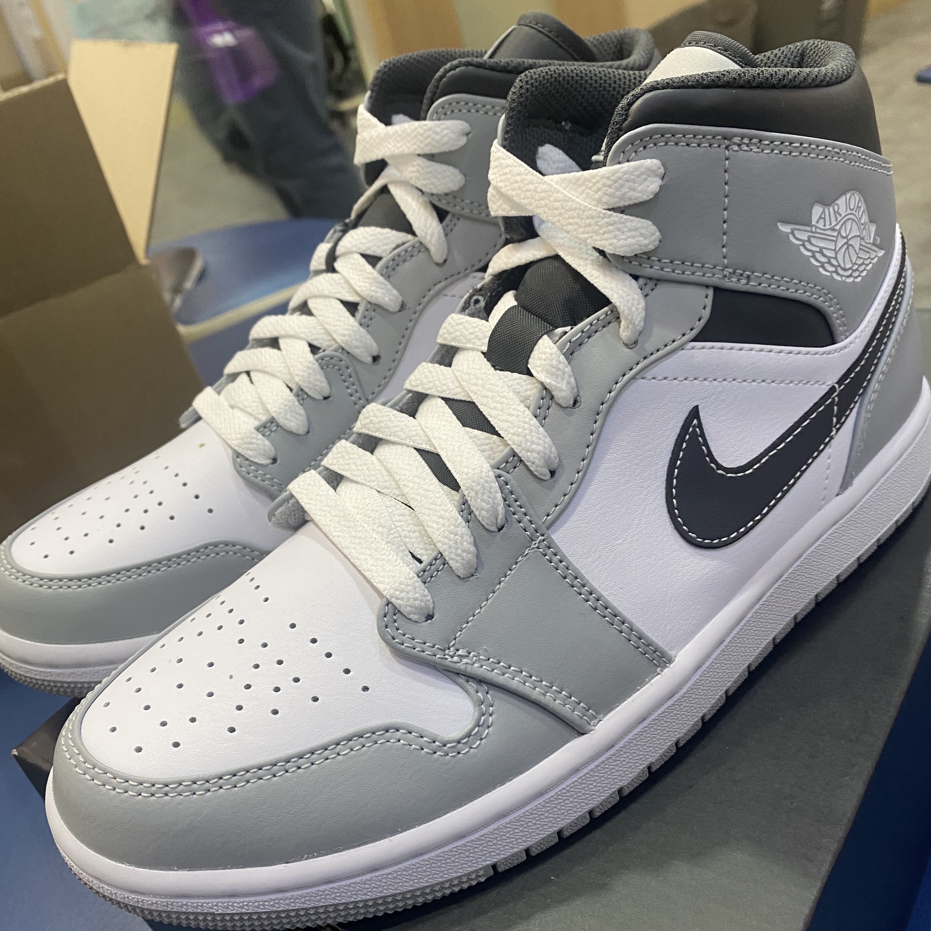 Jordan 1 Mid Light Smoke Grey Anthracite 착용 스타일