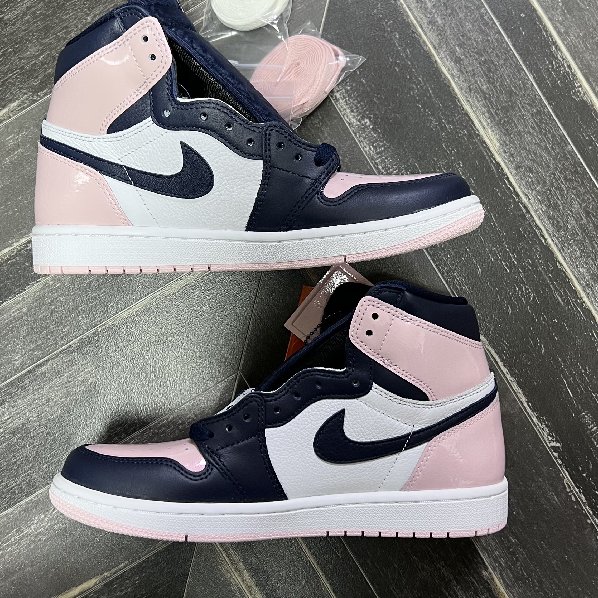 (W) Jordan 1 Retro High OG Atmosphere 착용 스타일