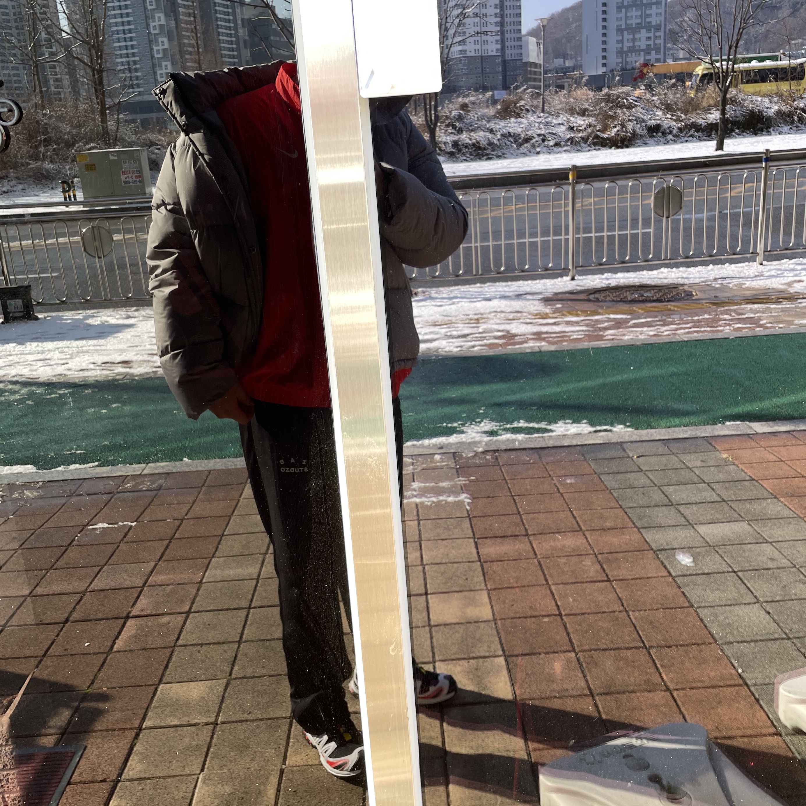 Nike x Stussy Windrunner Jacket Habanero Red, IAB Studio Track Pants Black 착용 스타일